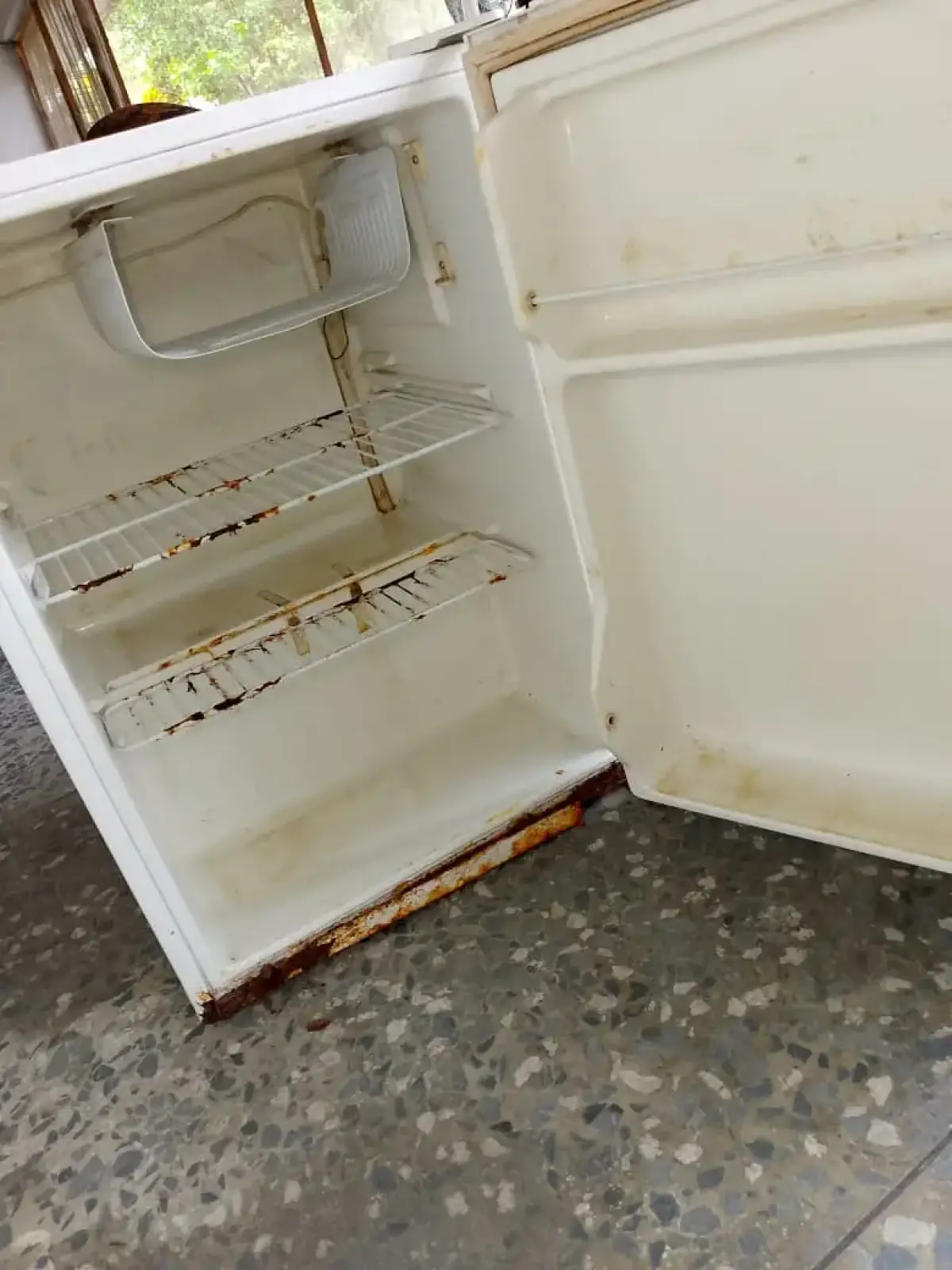 Haier thermocool refrigerator the price is negotiable - Image 5
