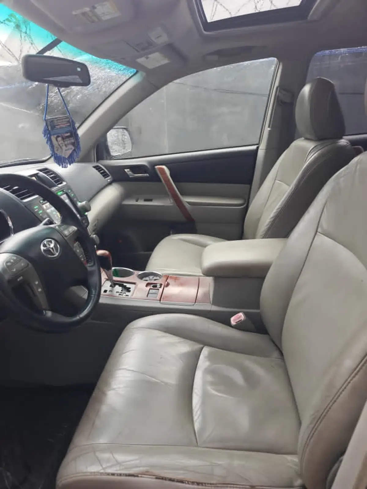 Toyota Highlander 2009 limited Registered First body - Image 4