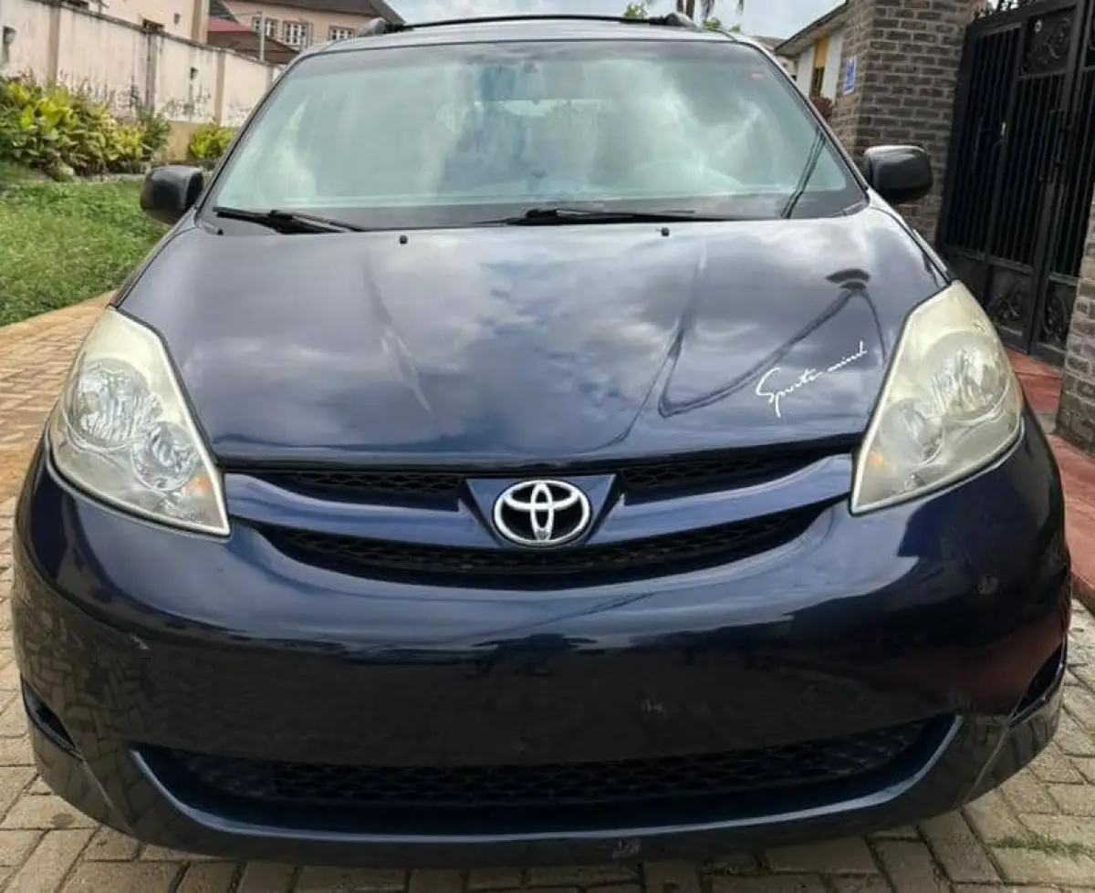 Foriegn Used Toyota Sienna 2006 Model FOR SALE - Image 1