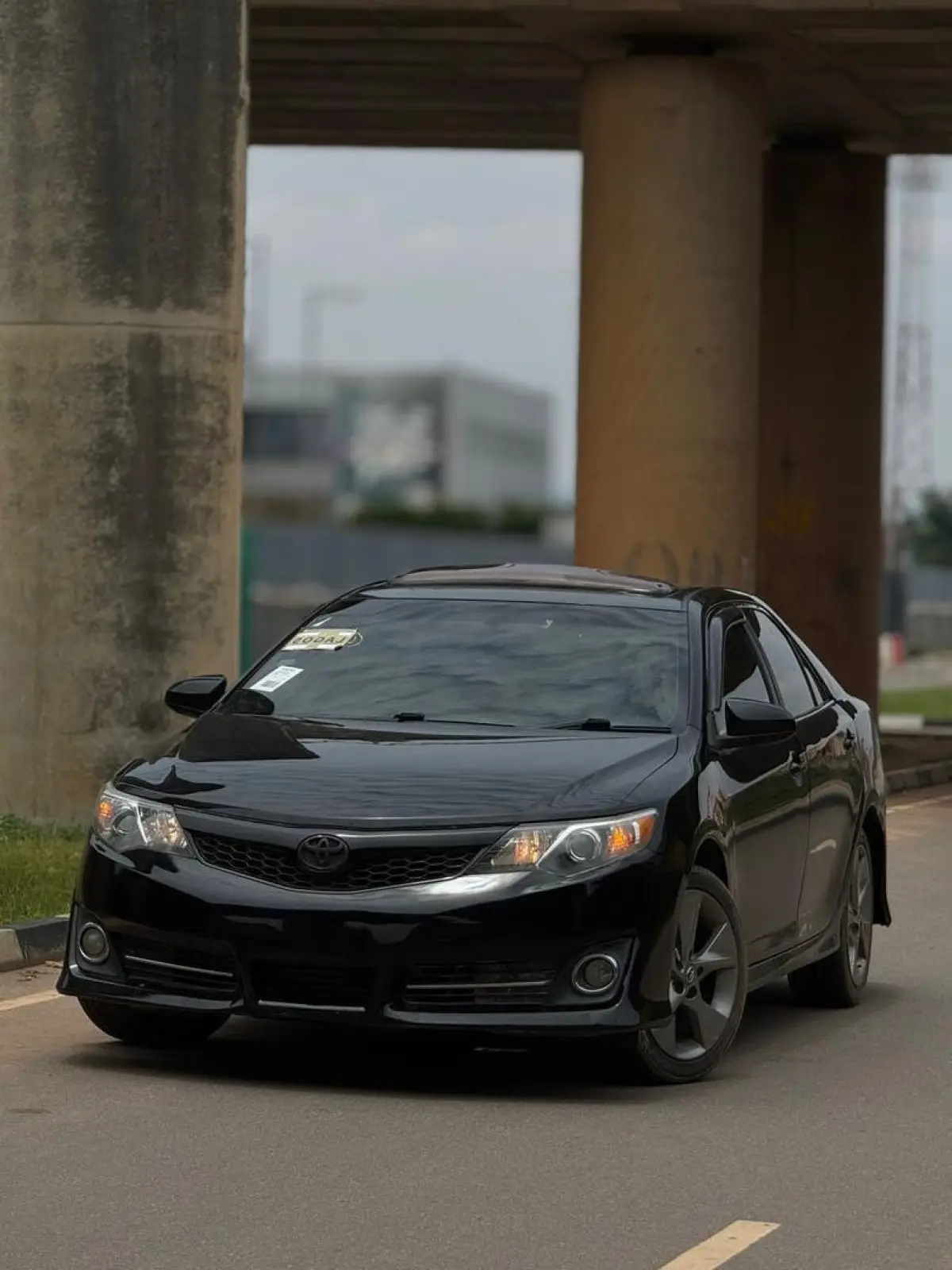 FOREIGN USED 2013 TOYOTA CAMRY SE FOR SALE - Image 2