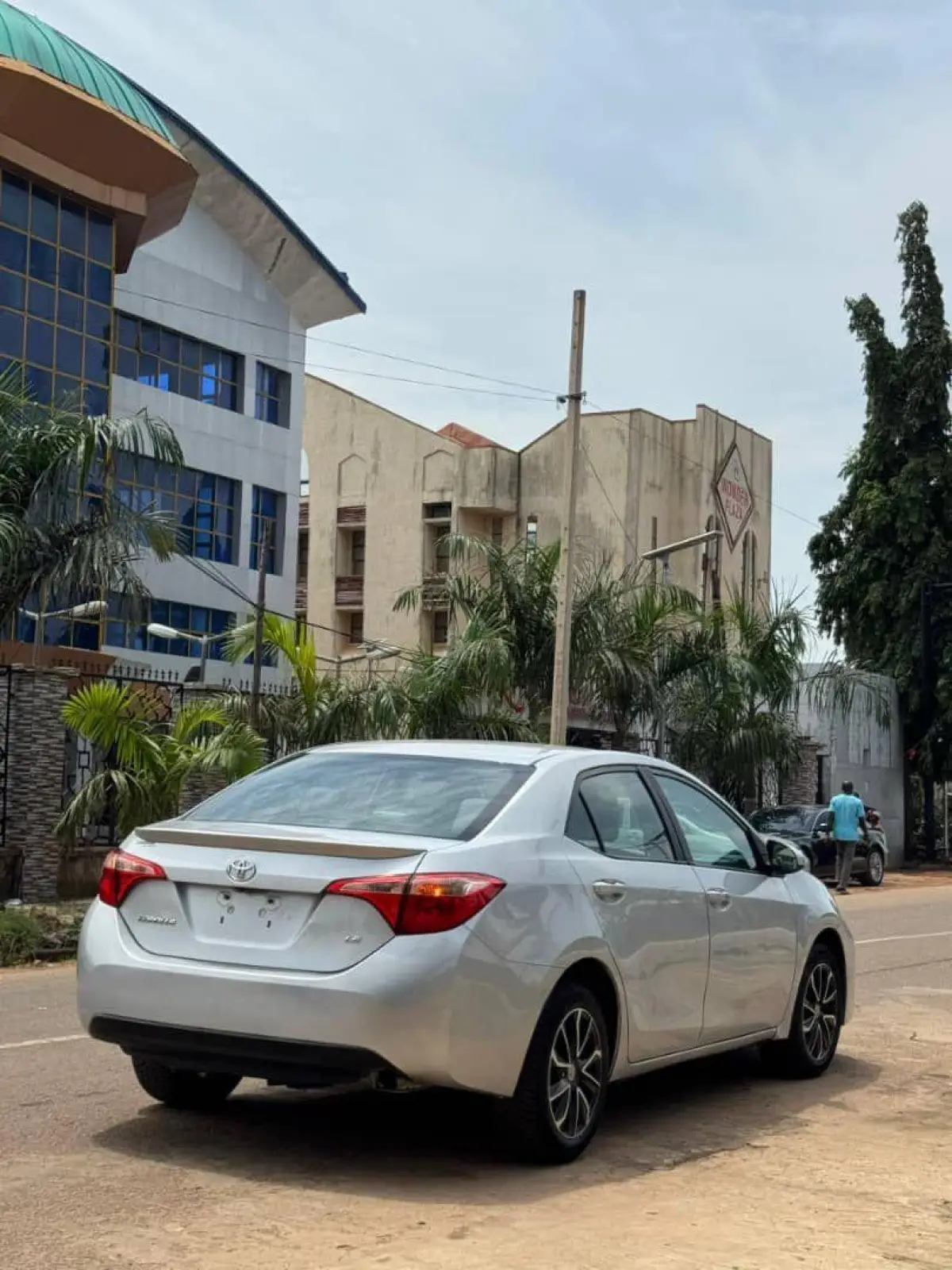 FOREIGN USED 2017 TOYOTA COROLLA FOR SALE - Image 9