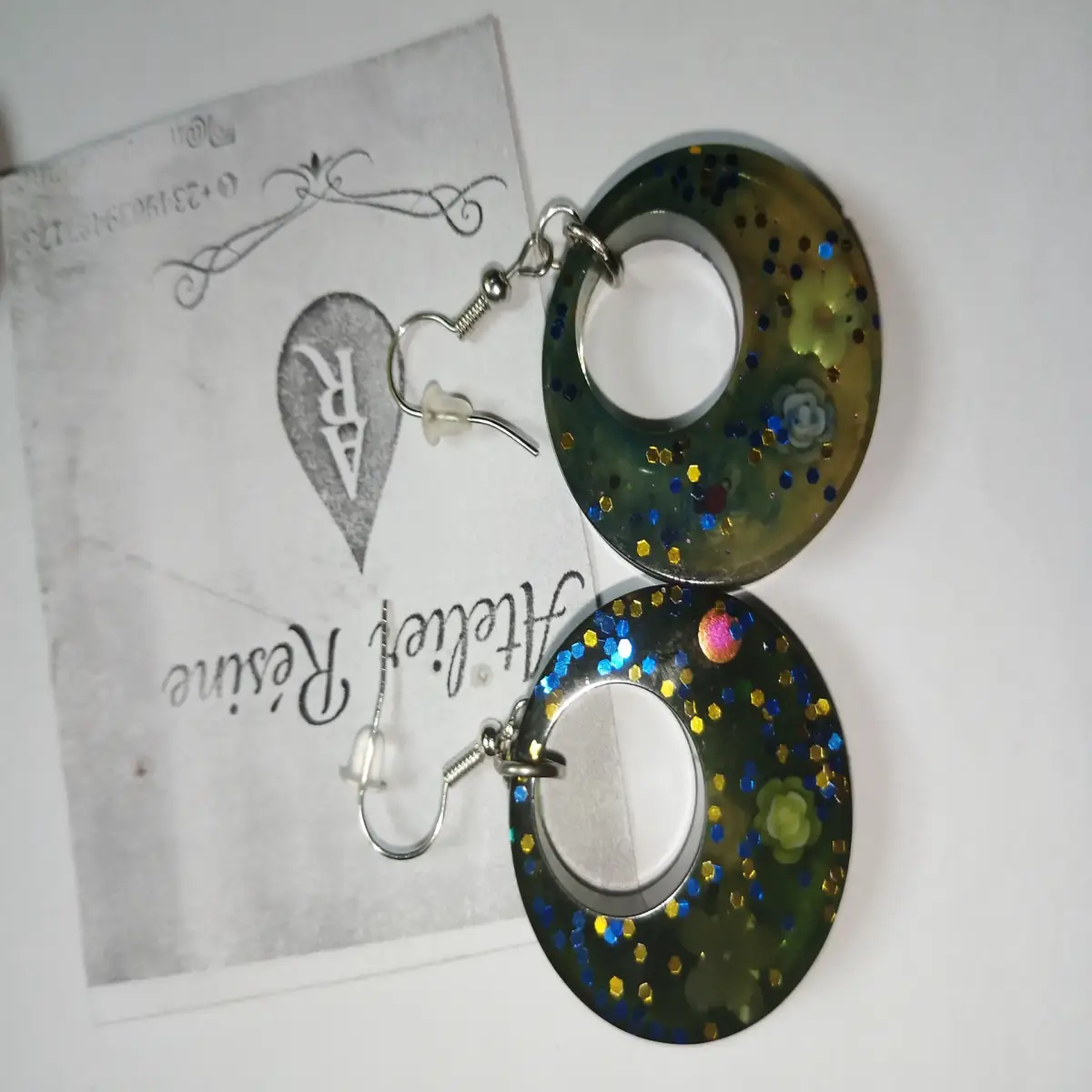 Beautiful resin art pieces earrings keychain pen  pendants etc - Image 8