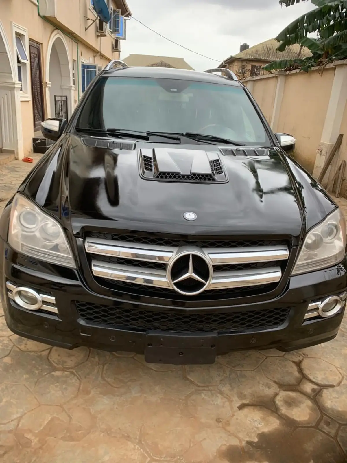 NEATLY USED 2010 GL450 - Image 1