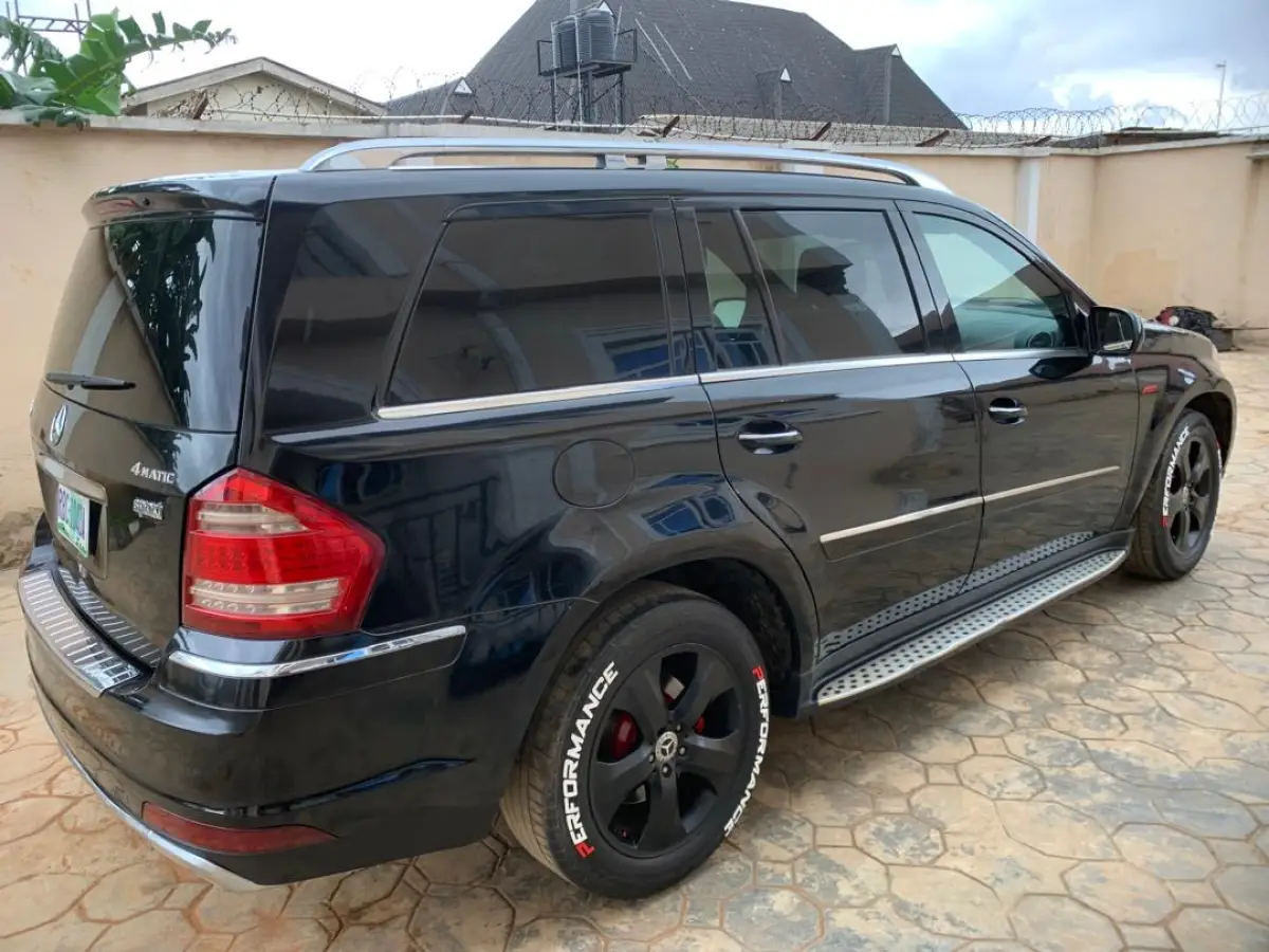 NEATLY USED 2010 GL450 - Image 6