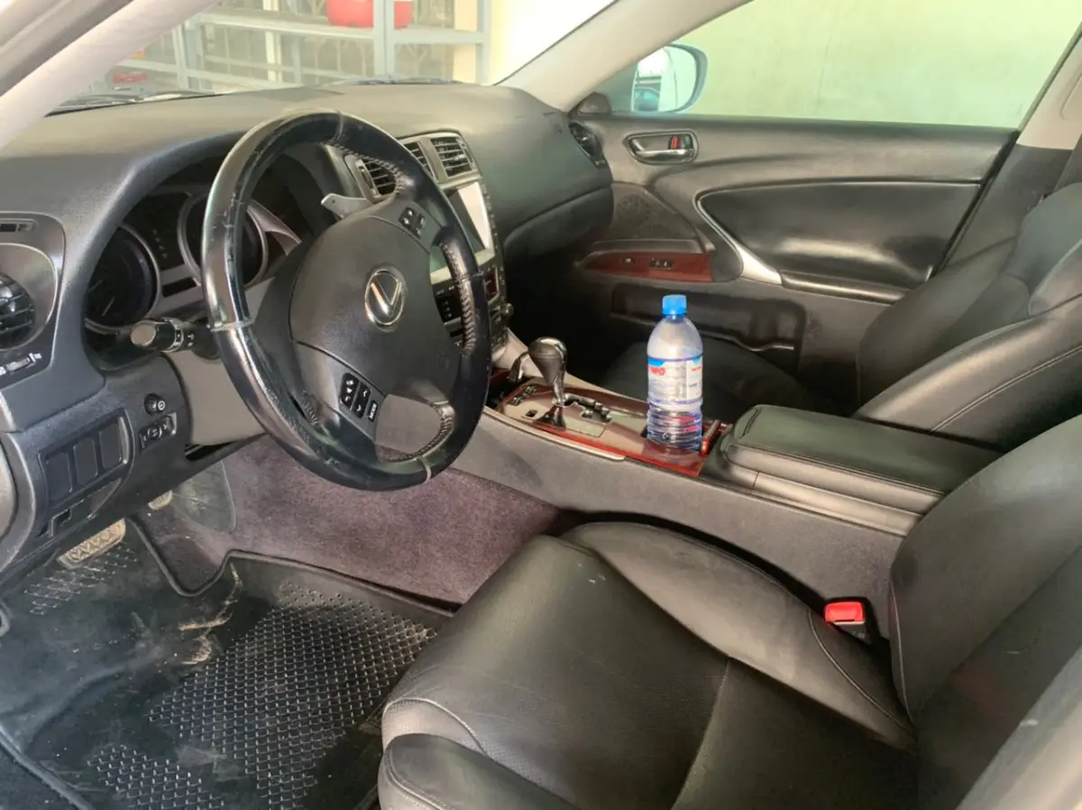Clean Lexus is 250 model - Image 7