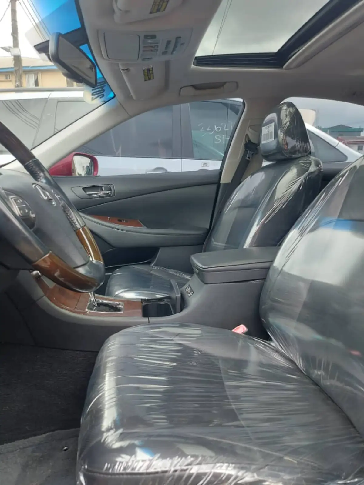 Clean Lexus ES350 model - Image 8