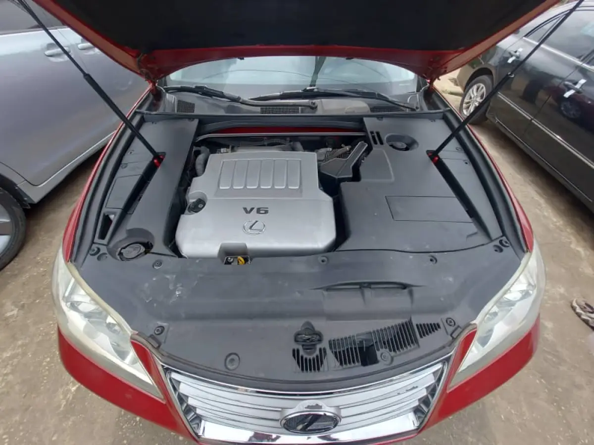 Clean Lexus ES350 model - Image 9