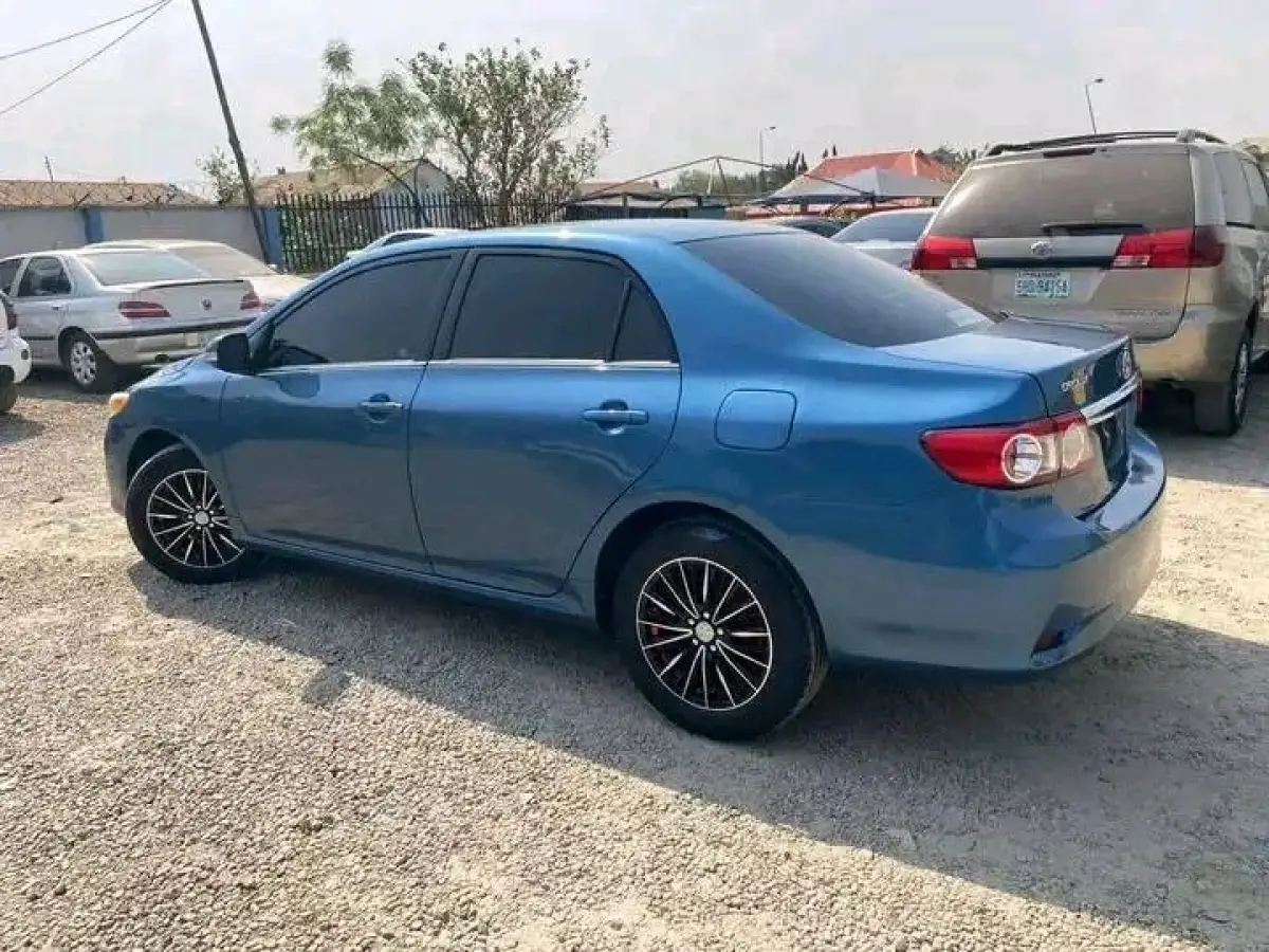 Clean Toyota corolla model - Image 6