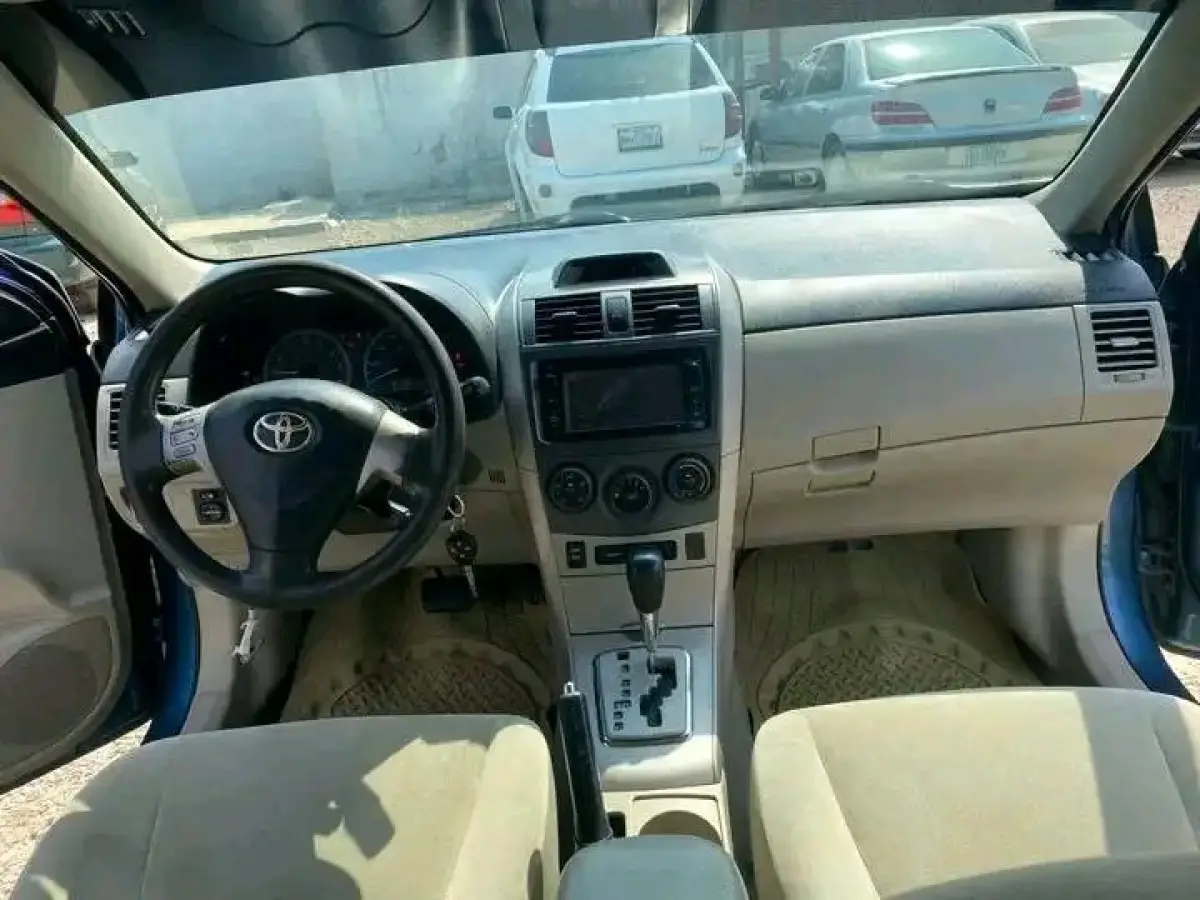 Clean Toyota corolla model - Image 7