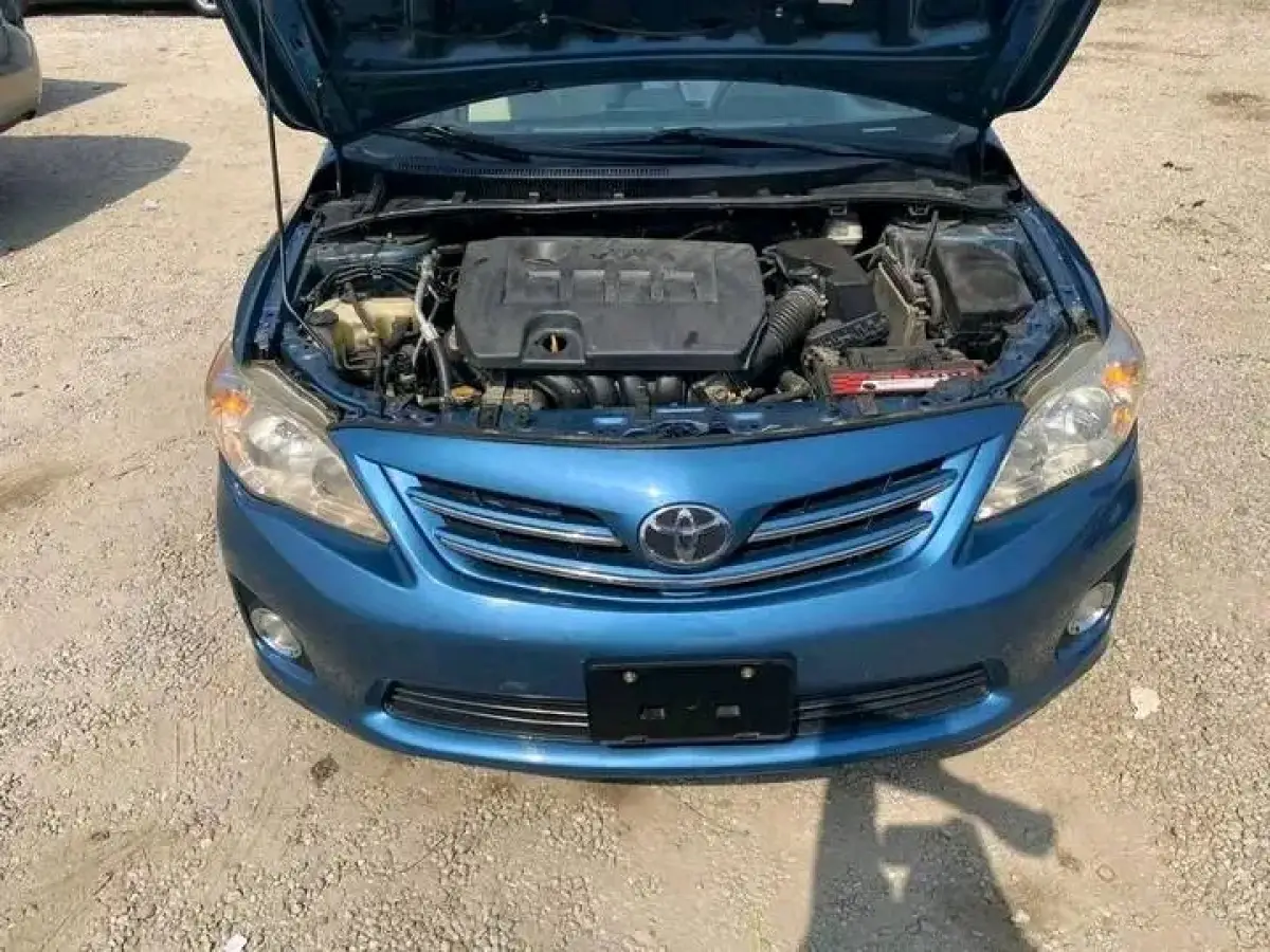 Clean Toyota corolla model - Image 8