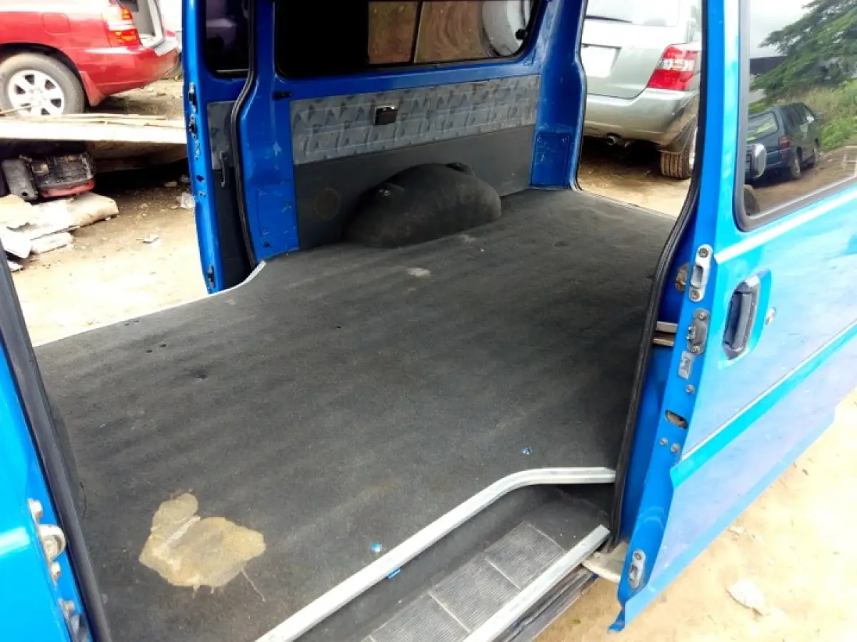 Clean Mitsubishi bus model - Image 2