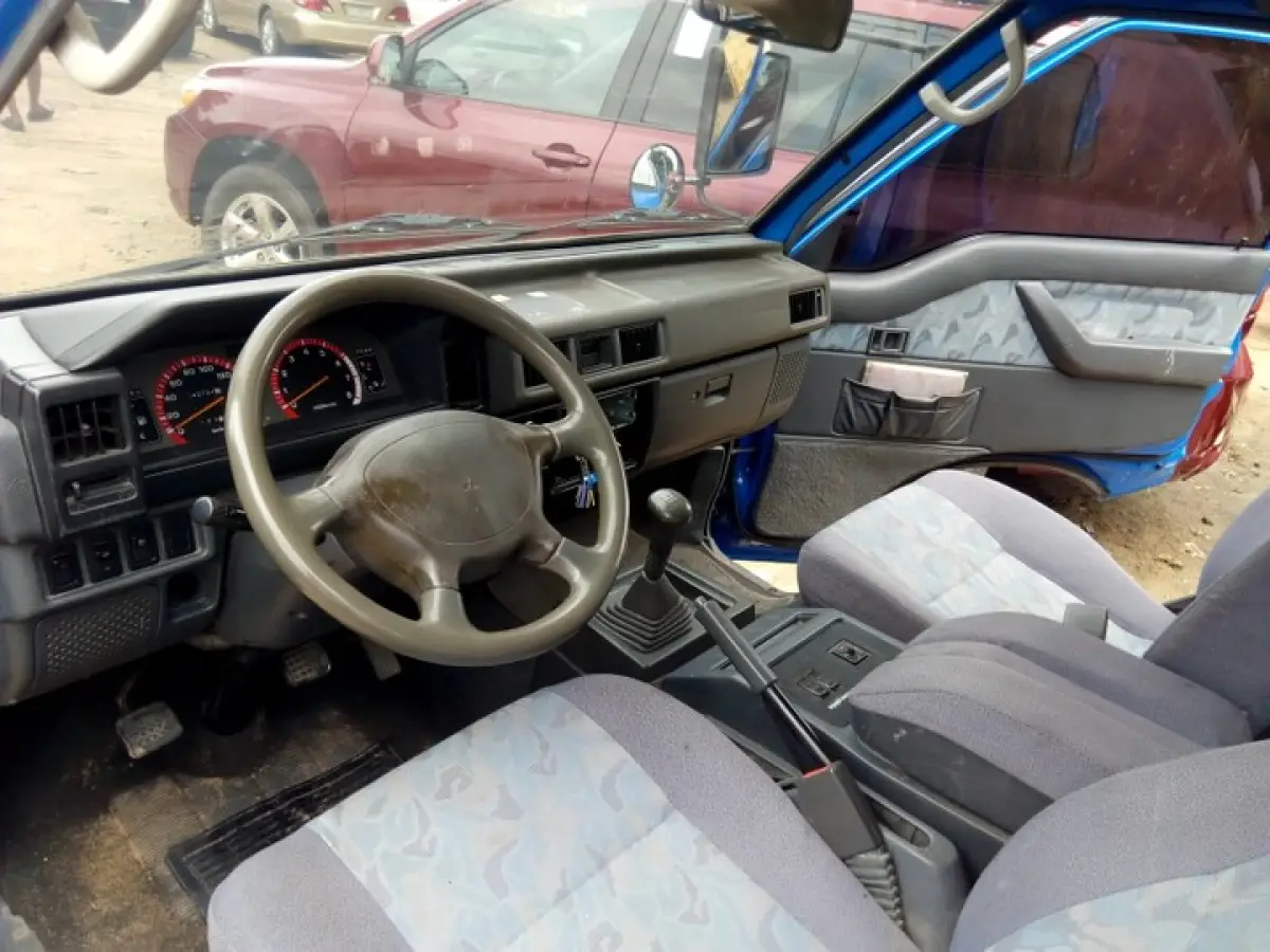 Clean Mitsubishi bus model - Image 3