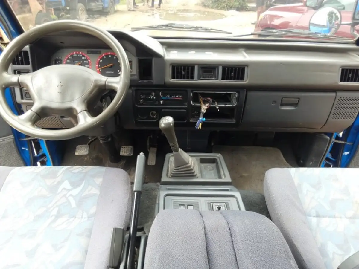 Clean Mitsubishi bus model - Image 4