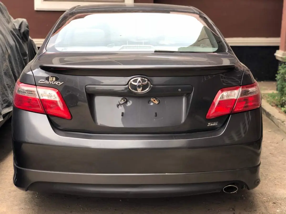 Clean Toyota camry model - Image 2