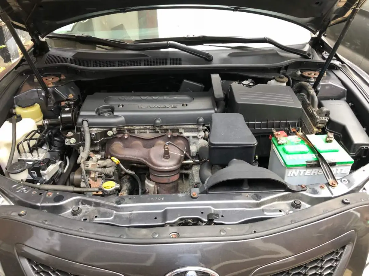 Clean Toyota camry model - Image 6