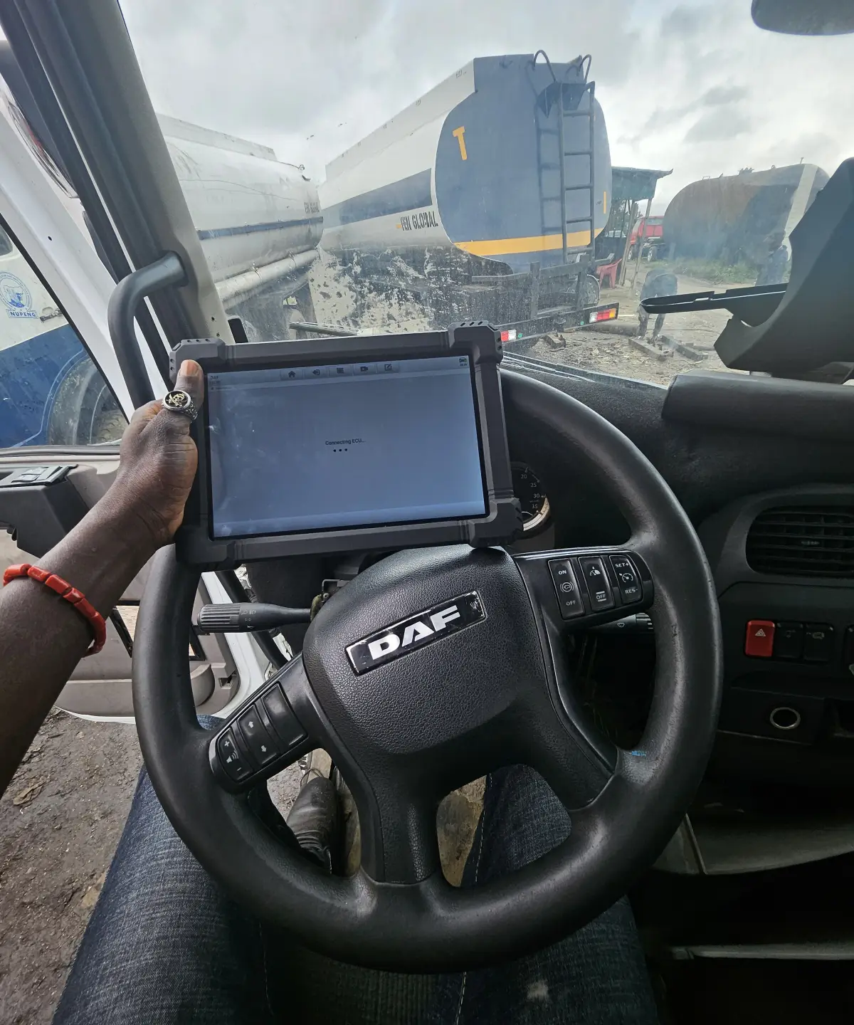 Mack DAF Iveco Volvo Caterpillar MAN Mechanic:Trailer and Heavy Equipments - Image 3