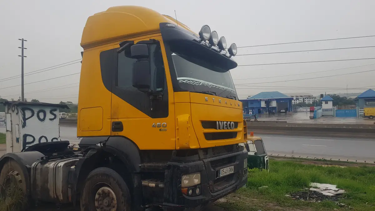 Iveco Stralis 460 Euro 5 with double axle for sale. - Image 2