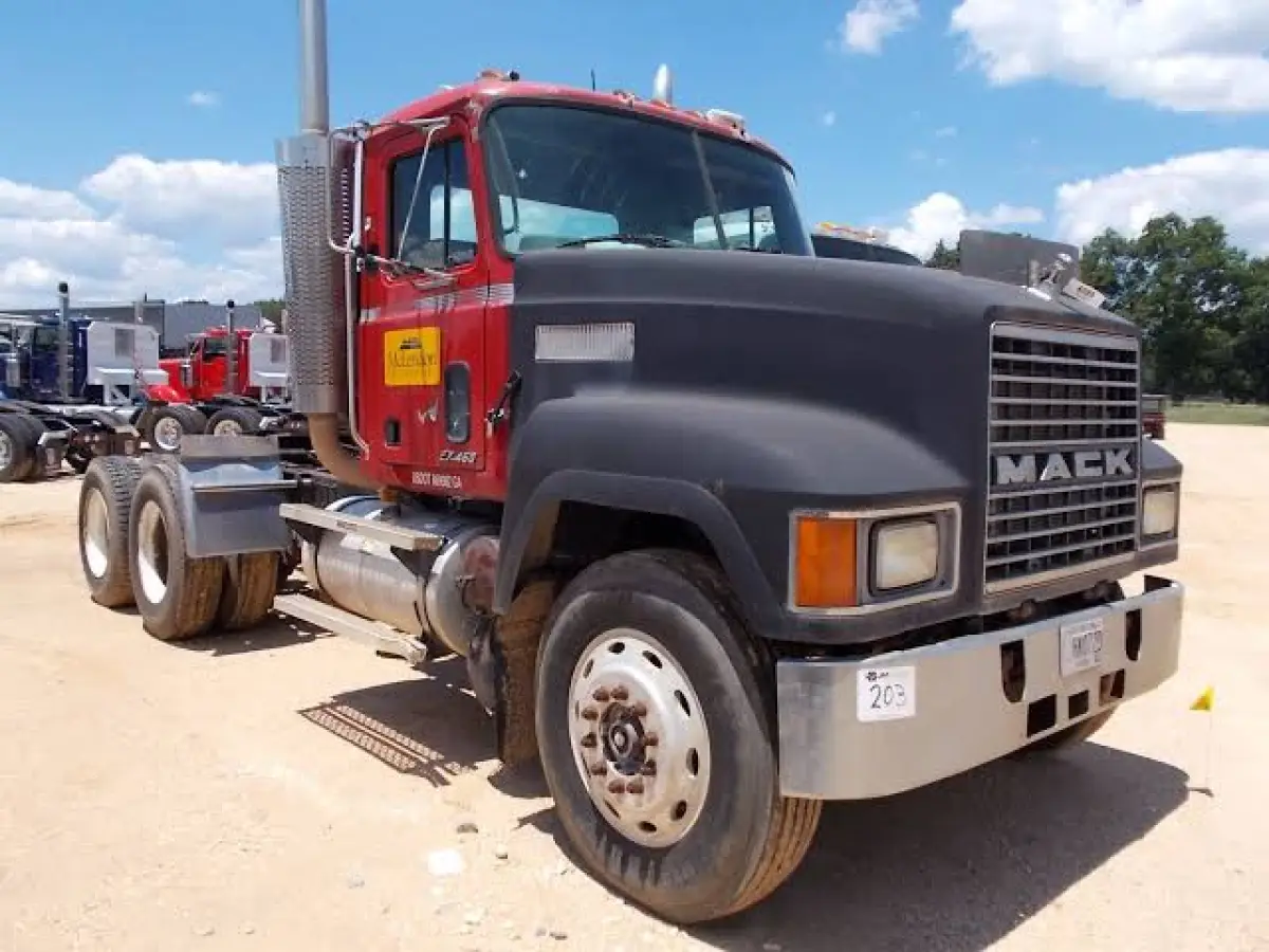 Mack and Volvo Mechanic (Computer Diagnostics) - Trailer Park Available - Image 1