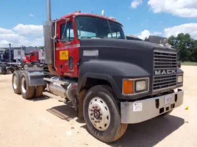 Mack and Volvo Mechanic (Computer Diagnostics) - Trailer Park Available