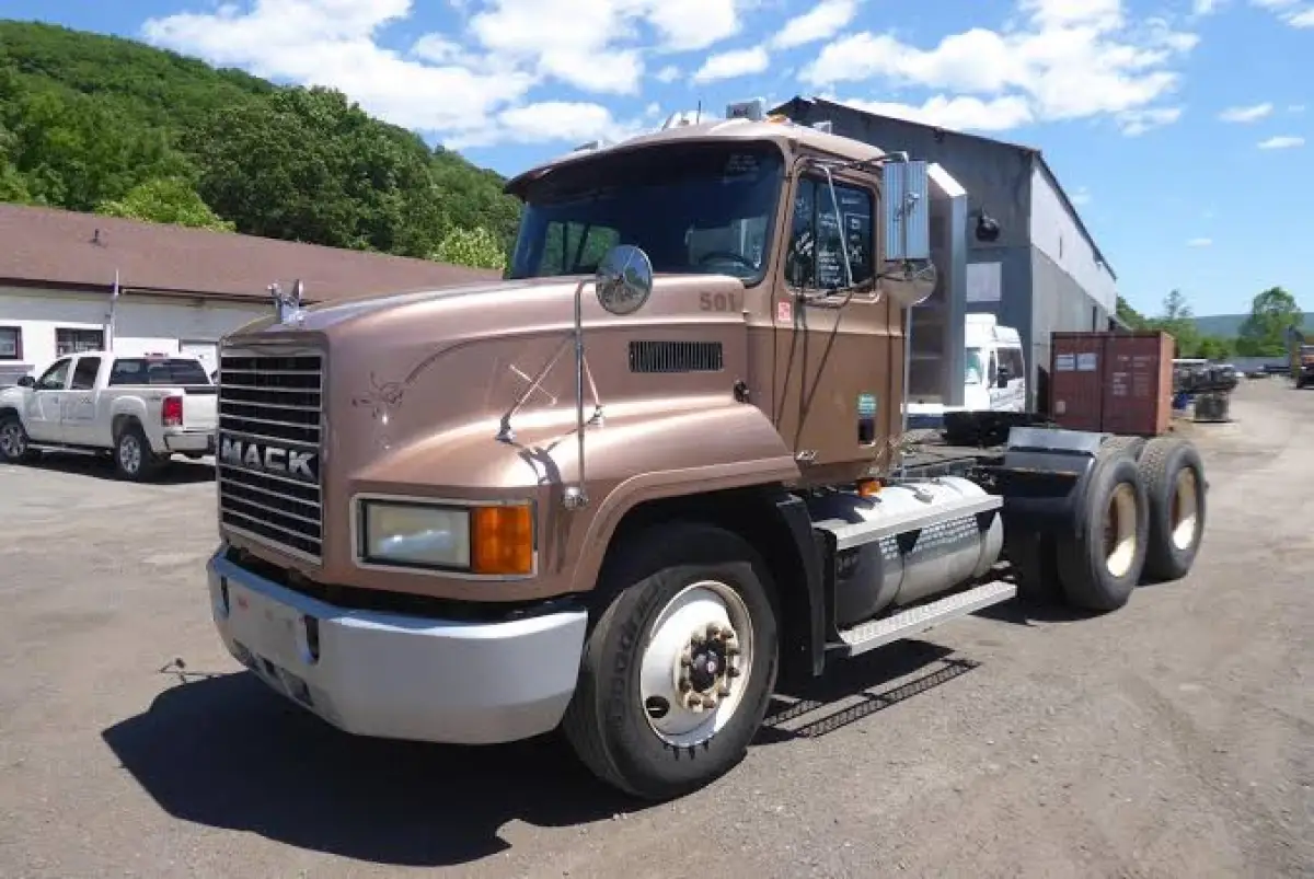 Mack and Volvo Mechanic (Computer Diagnostics) - Trailer Park Available - Image 5