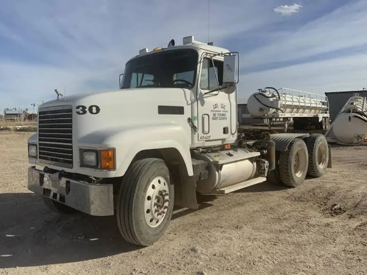 Mack and Volvo Mechanic (Computer Diagnostics) - Trailer Park Available - Image 7