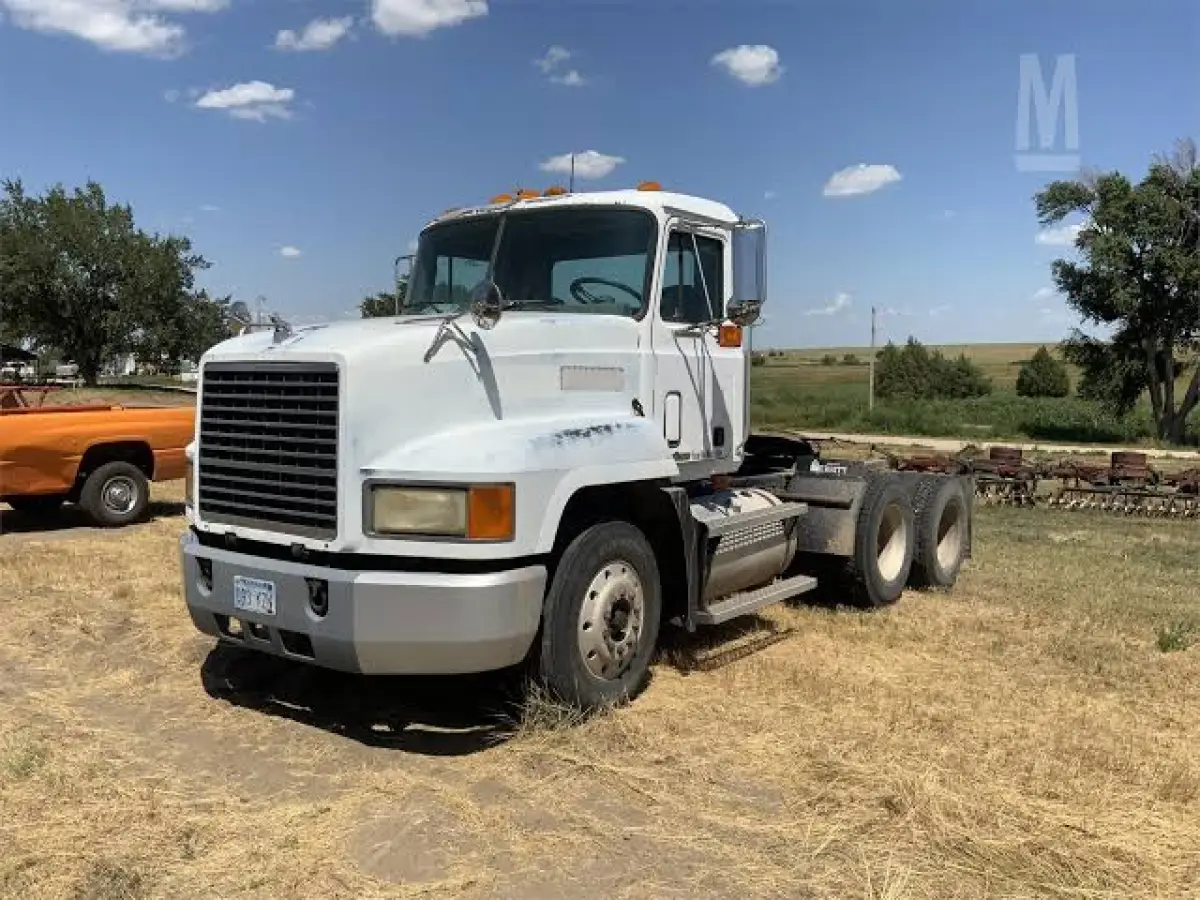 Mack and Volvo Mechanic (Computer Diagnostics) - Trailer Park Available - Image 8