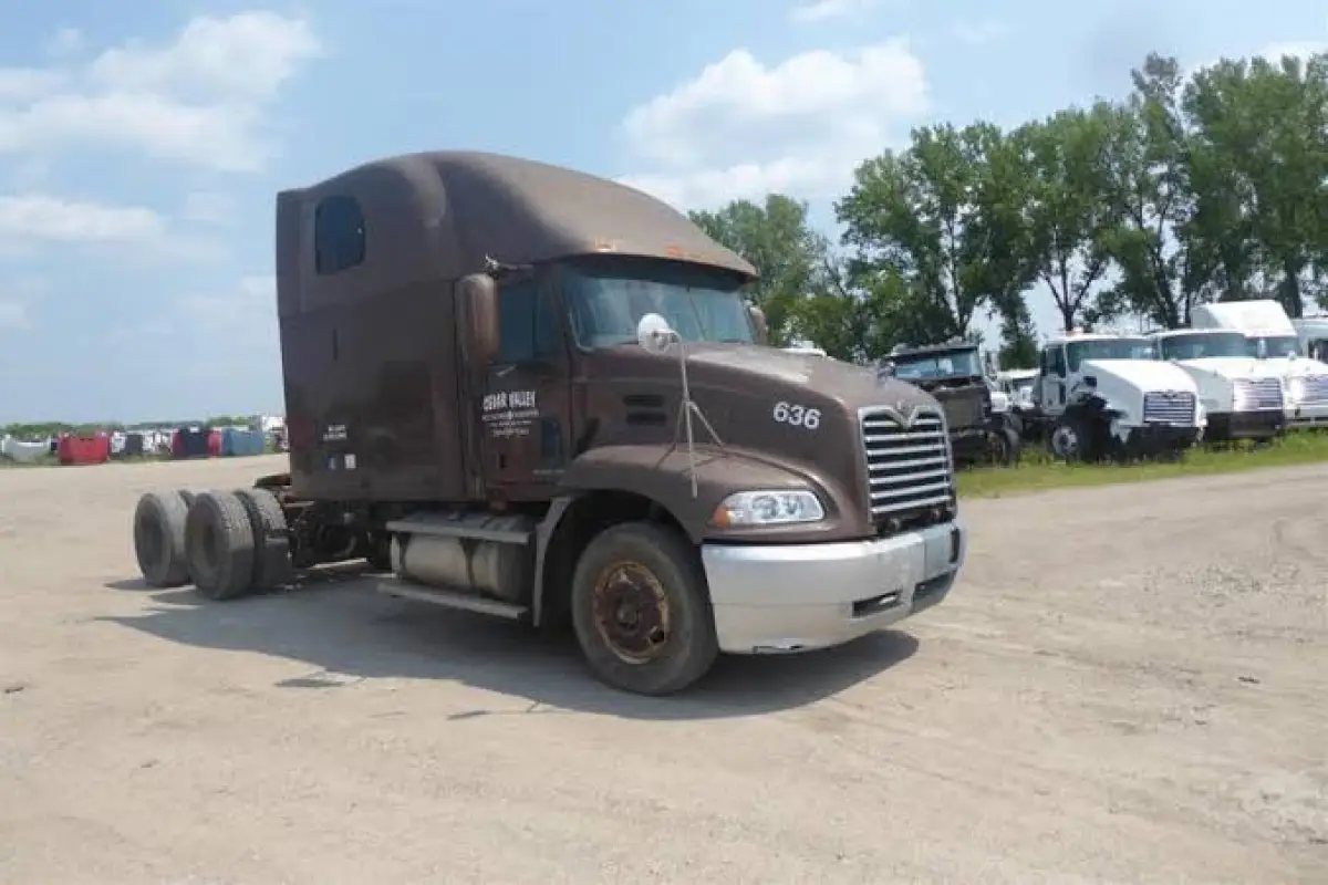 Mack and Volvo Mechanic (Computer Diagnostics) - Trailer Park Available - Image 9