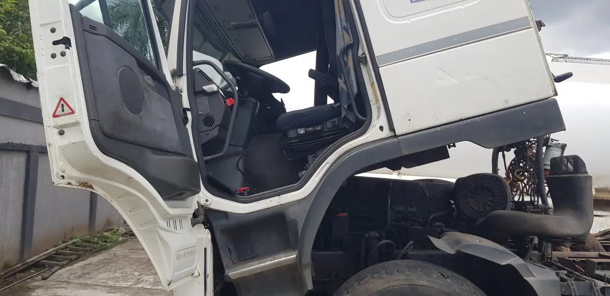 Mack and Volvo Mechanic (Computer Diagnostics) - Trailer Park Available - Image 12