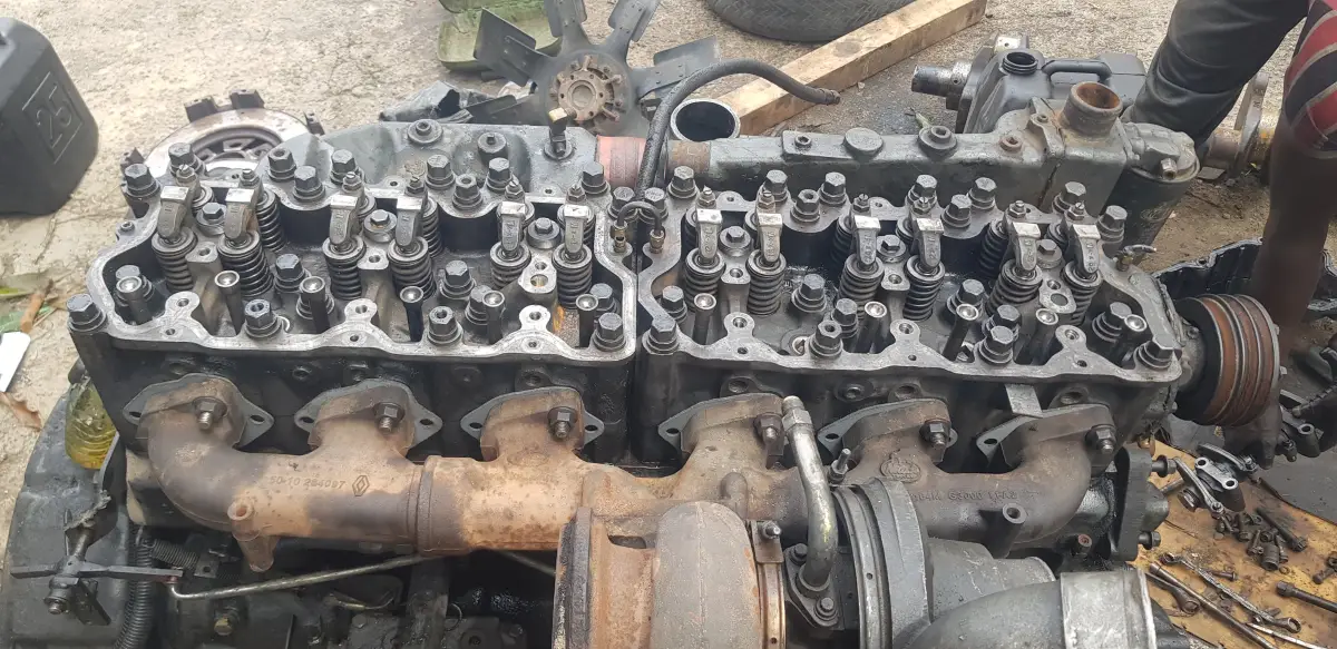 Mack and Volvo Mechanic (Computer Diagnostics) - Trailer Park Available - Image 14