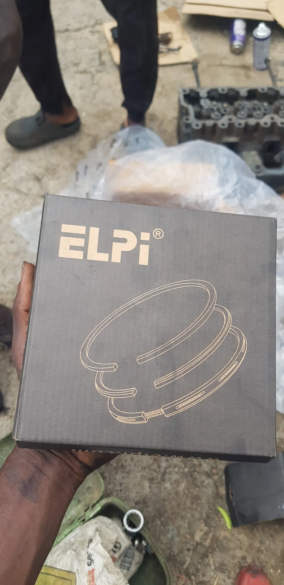 Mack and Volvo Mechanic (Computer Diagnostics) - Trailer Park Available - Image 17