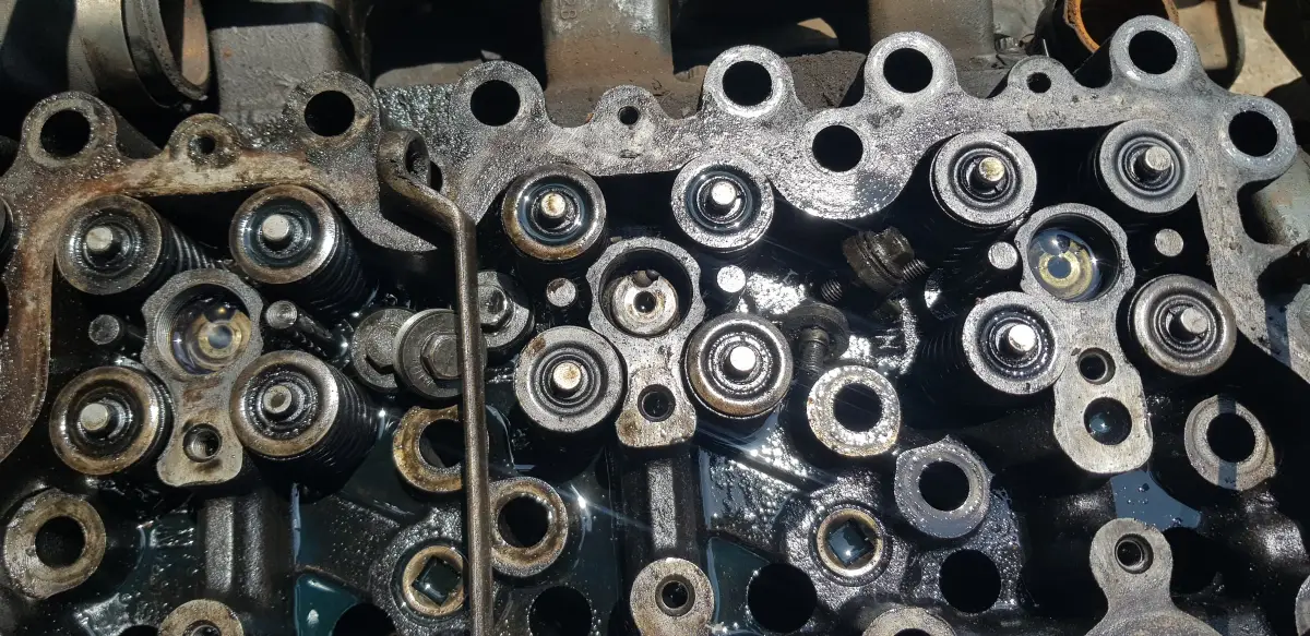 Mack and Volvo Mechanic (Computer Diagnostics) - Trailer Park Available - Image 19