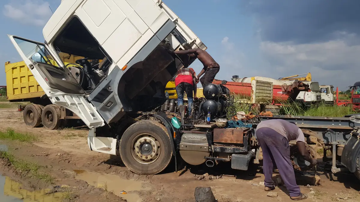 DAF and Iveco Mechanic (Computer Diagnostics) - Trailer Park Available - Image 2