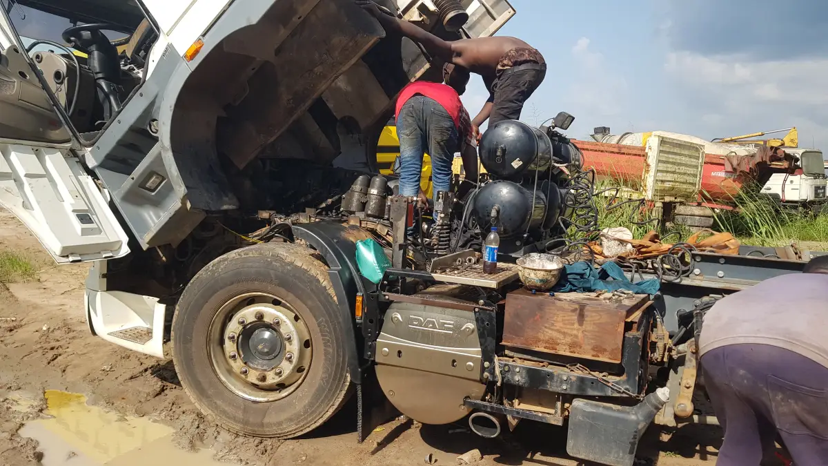 DAF and Iveco Mechanic (Computer Diagnostics) - Trailer Park Available - Image 3