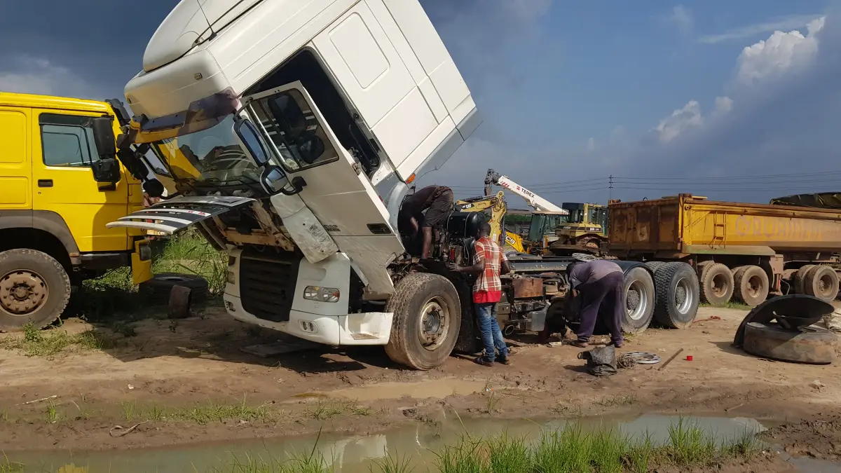 DAF and Iveco Mechanic (Computer Diagnostics) - Trailer Park Available - Image 4