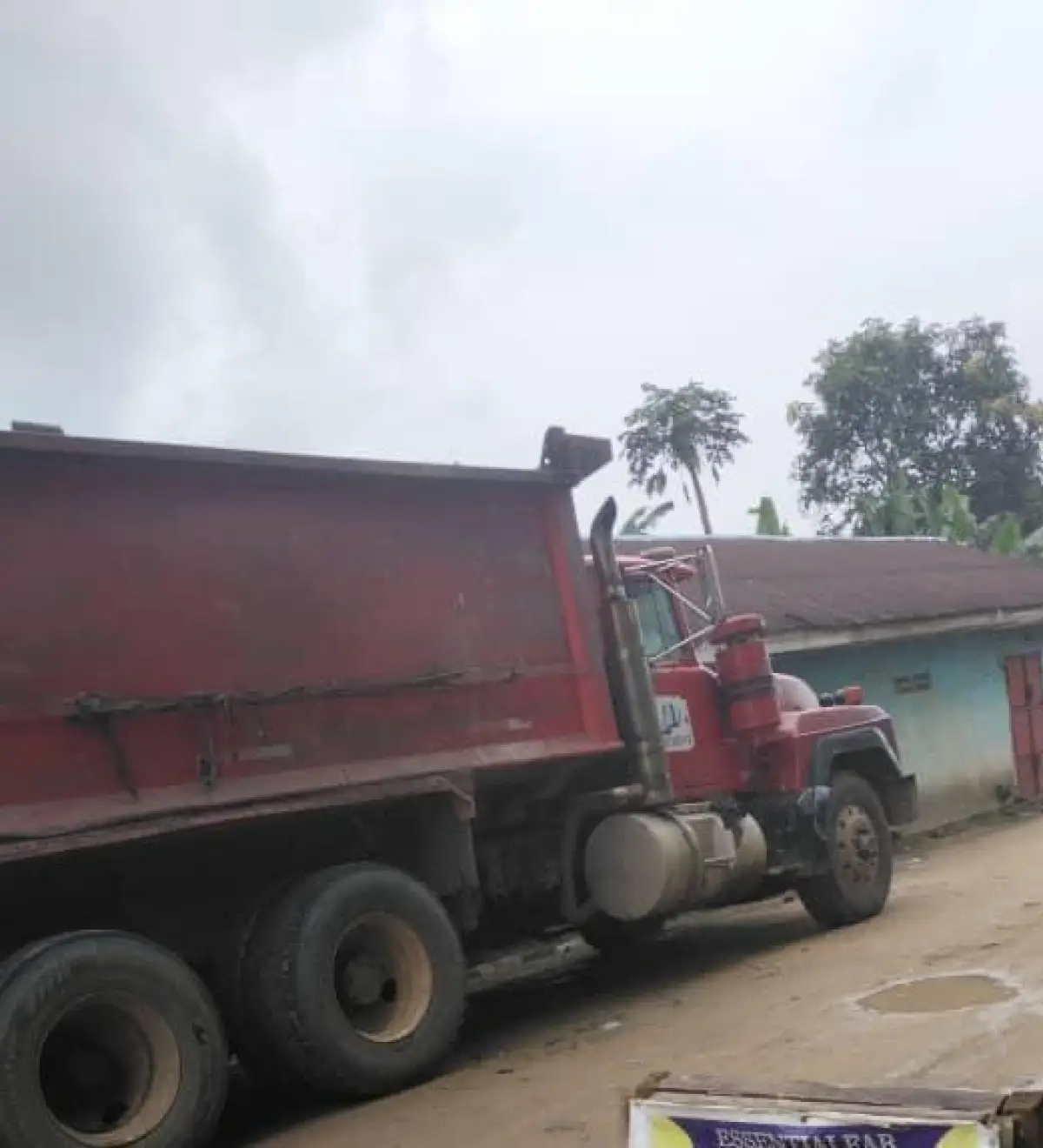 Mack truck(10 tyres) currently in good condition buy and drive. 30tons - Image 1