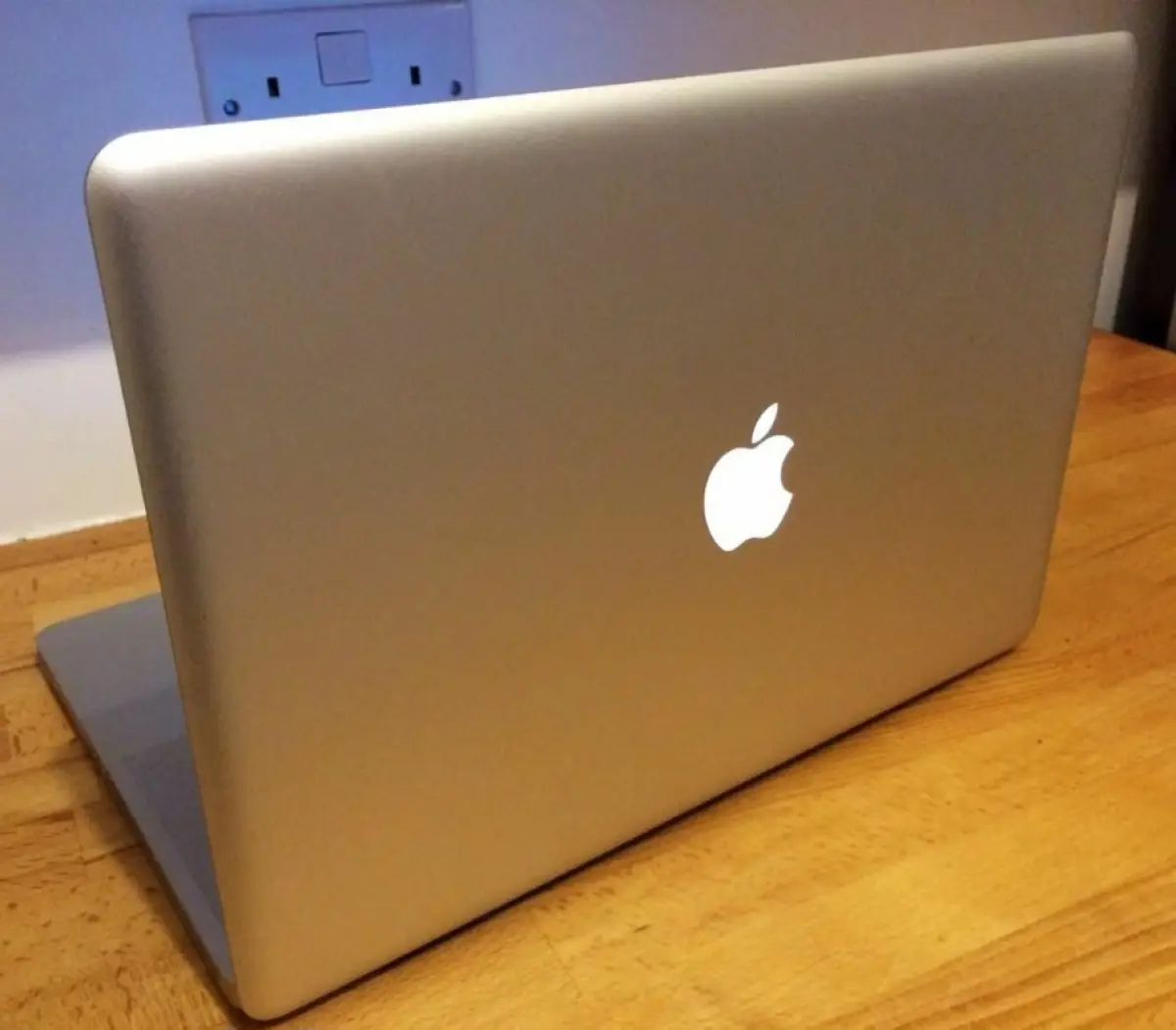 UK used 2012 Macbook Pro - Image 3