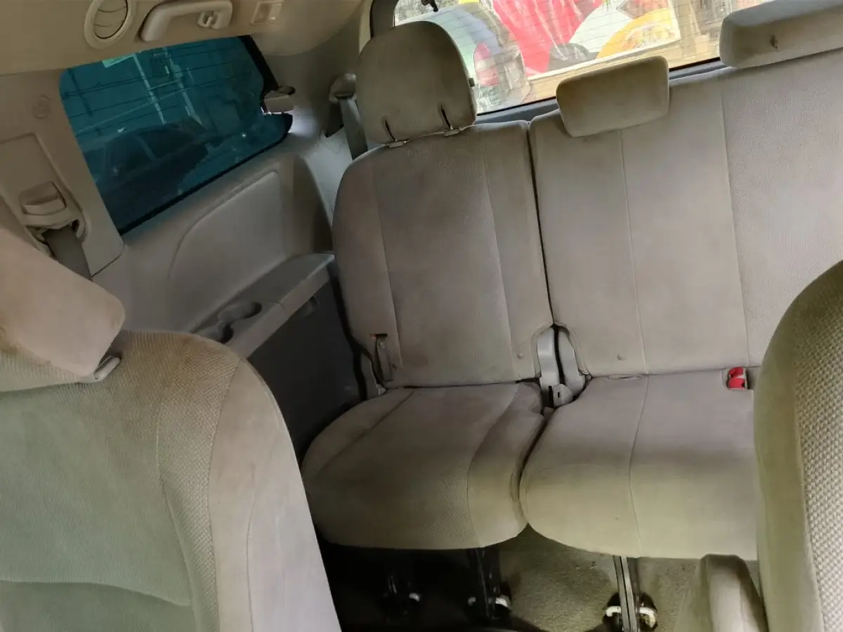Toyota Sienna - Image 4