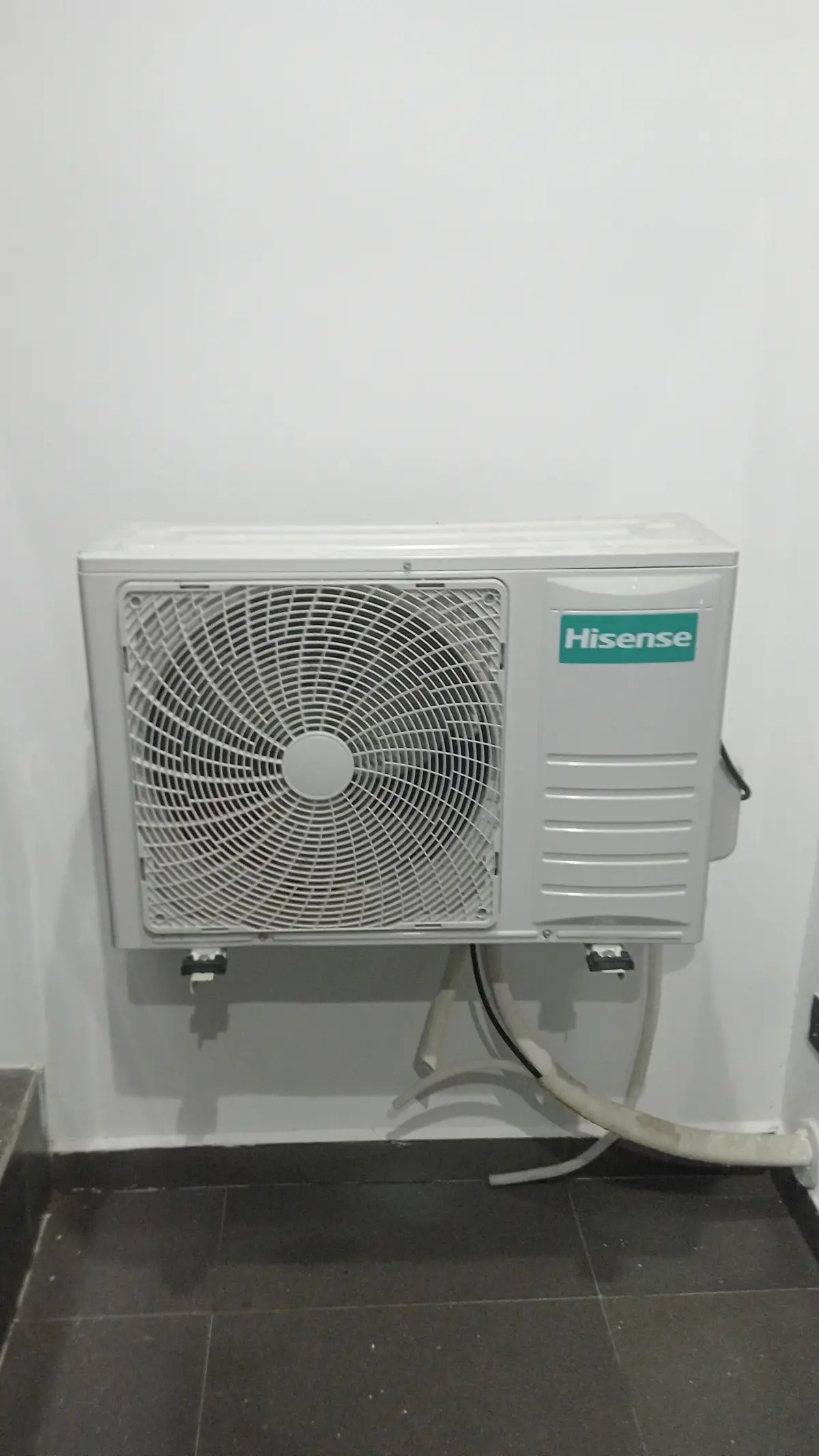 New Hisense 2tone(2HP) standing AC - Image 3