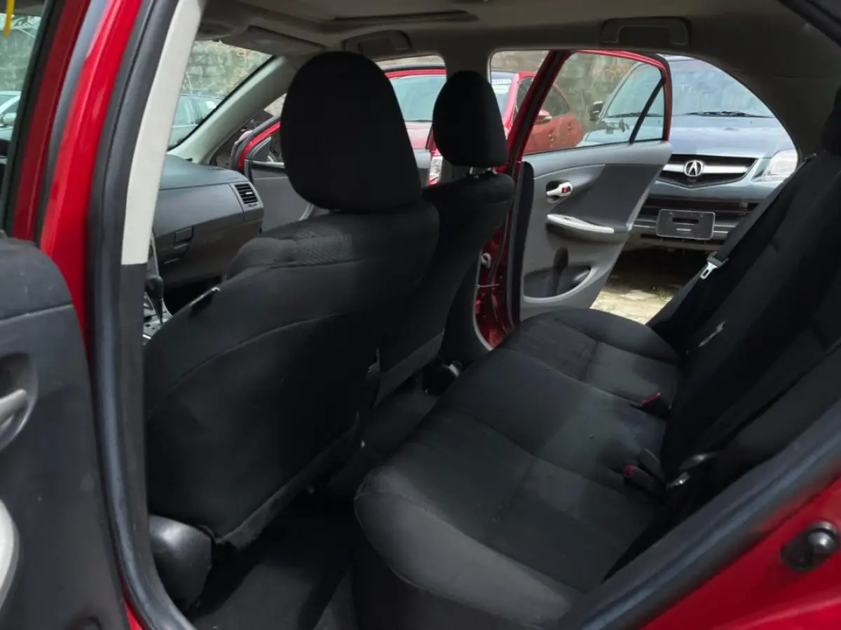 Toyota Corolla - Image 8