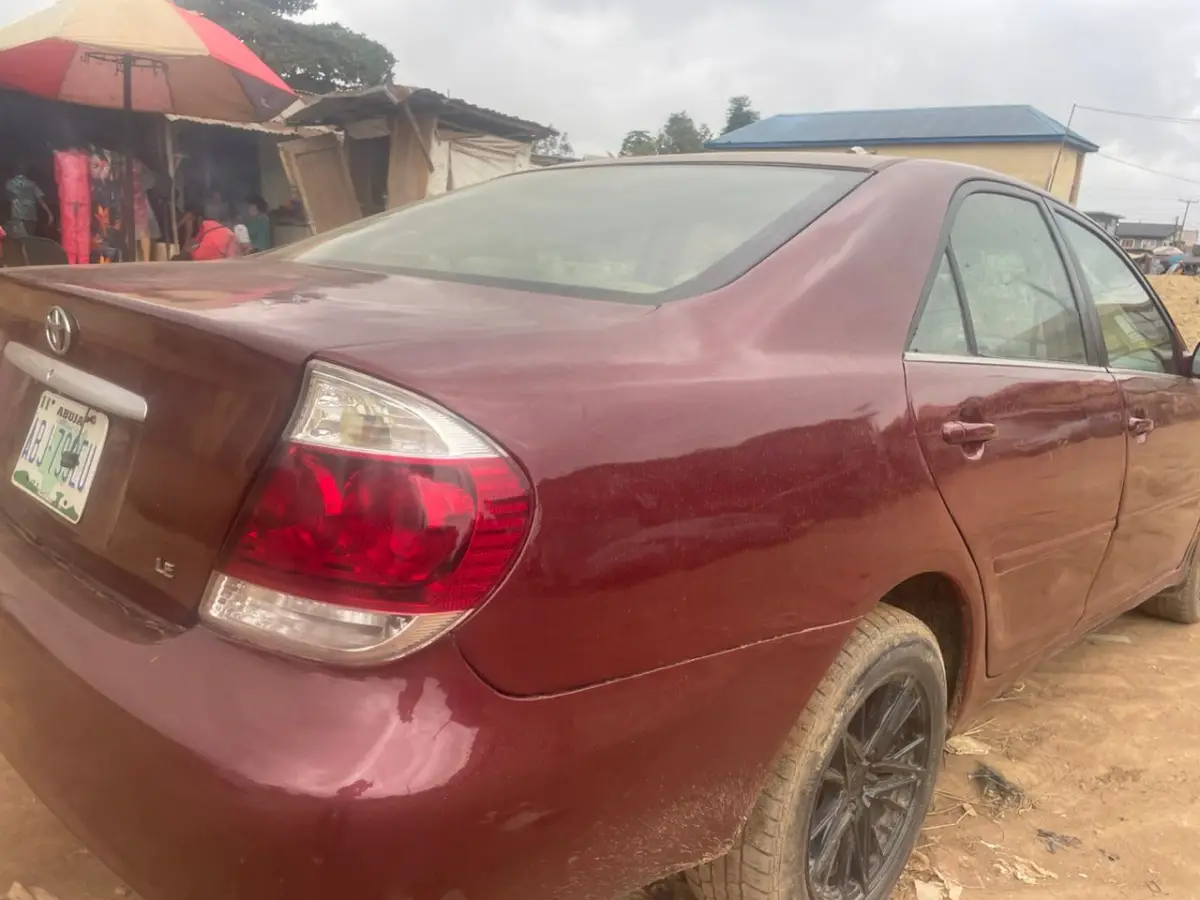 2005 Toyota Camry - Image 2