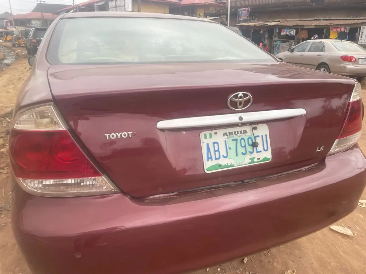 2005 Toyota Camry - Image 3