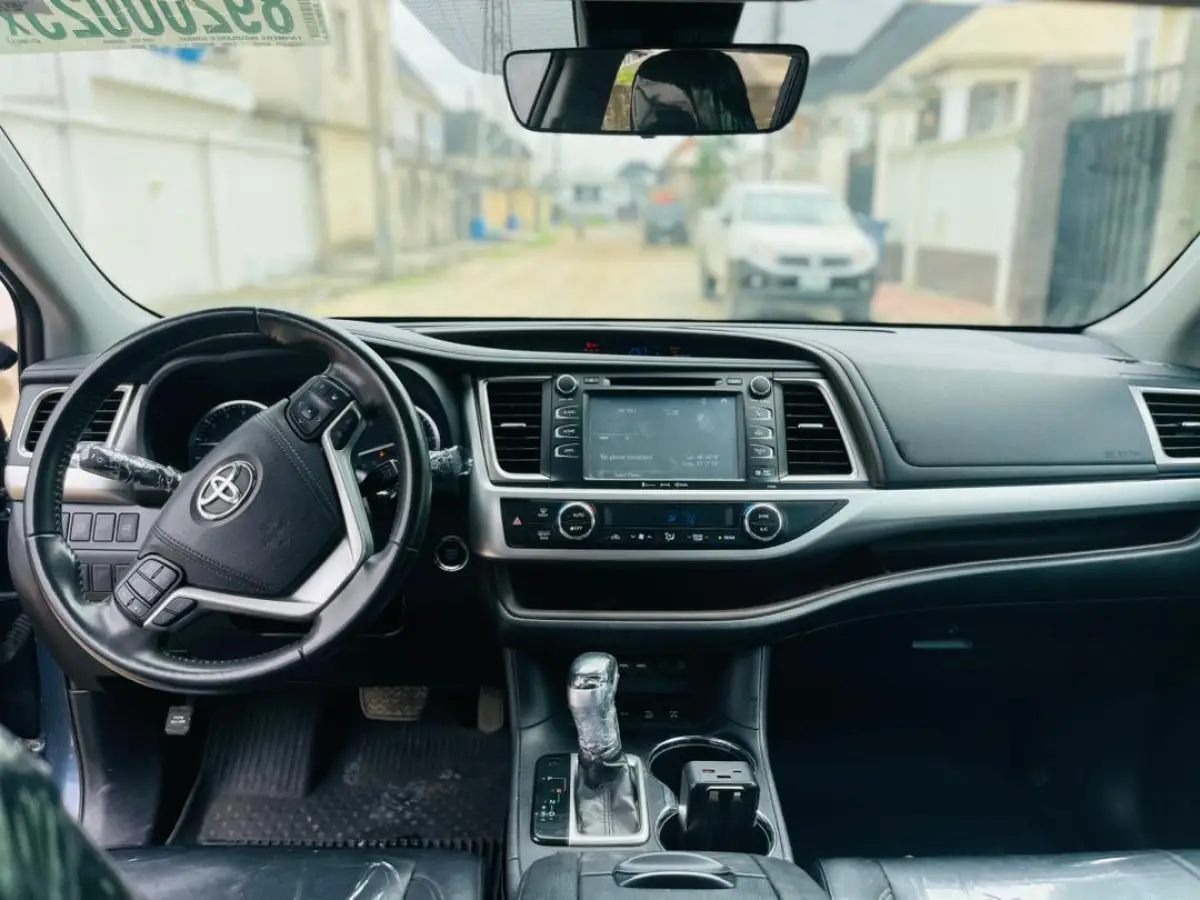 Toyota Highlander 2018 XLE Foreign used(tokunbo) Duty paid - Image 8