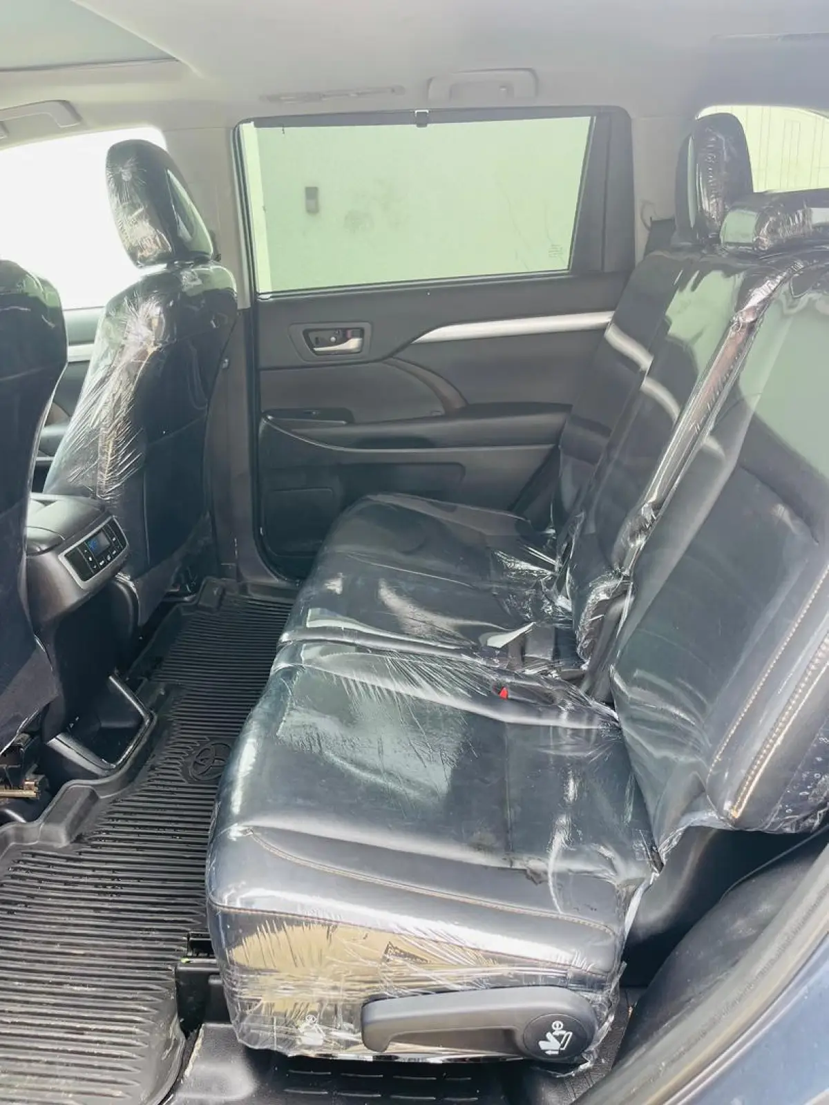 Toyota Highlander 2018 XLE Foreign used(tokunbo) Duty paid - Image 9