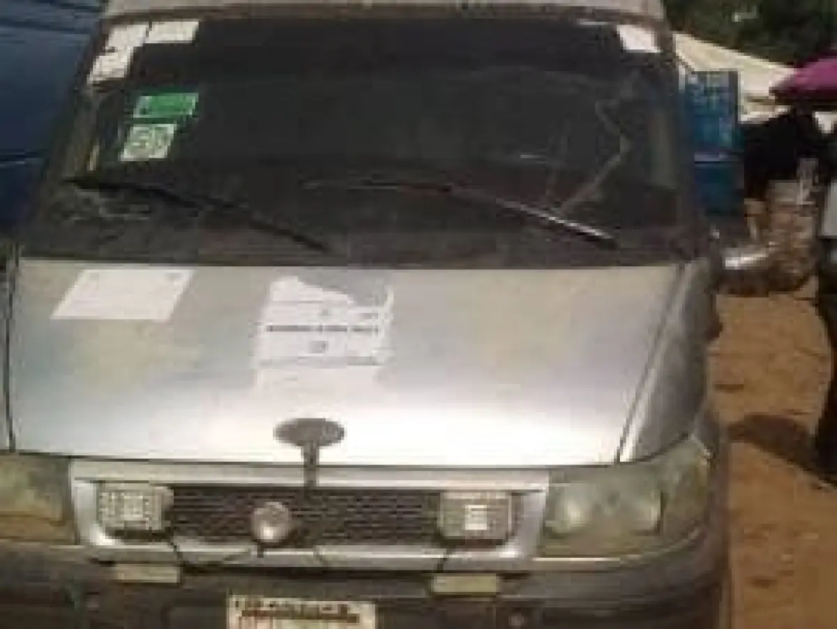 transit bus with Mercedes engine - Image 2