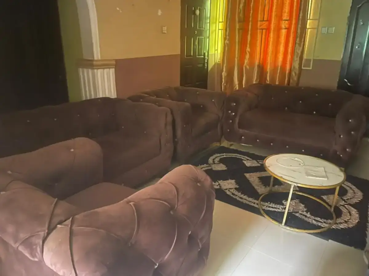 Neat full set of chairs - Image 1