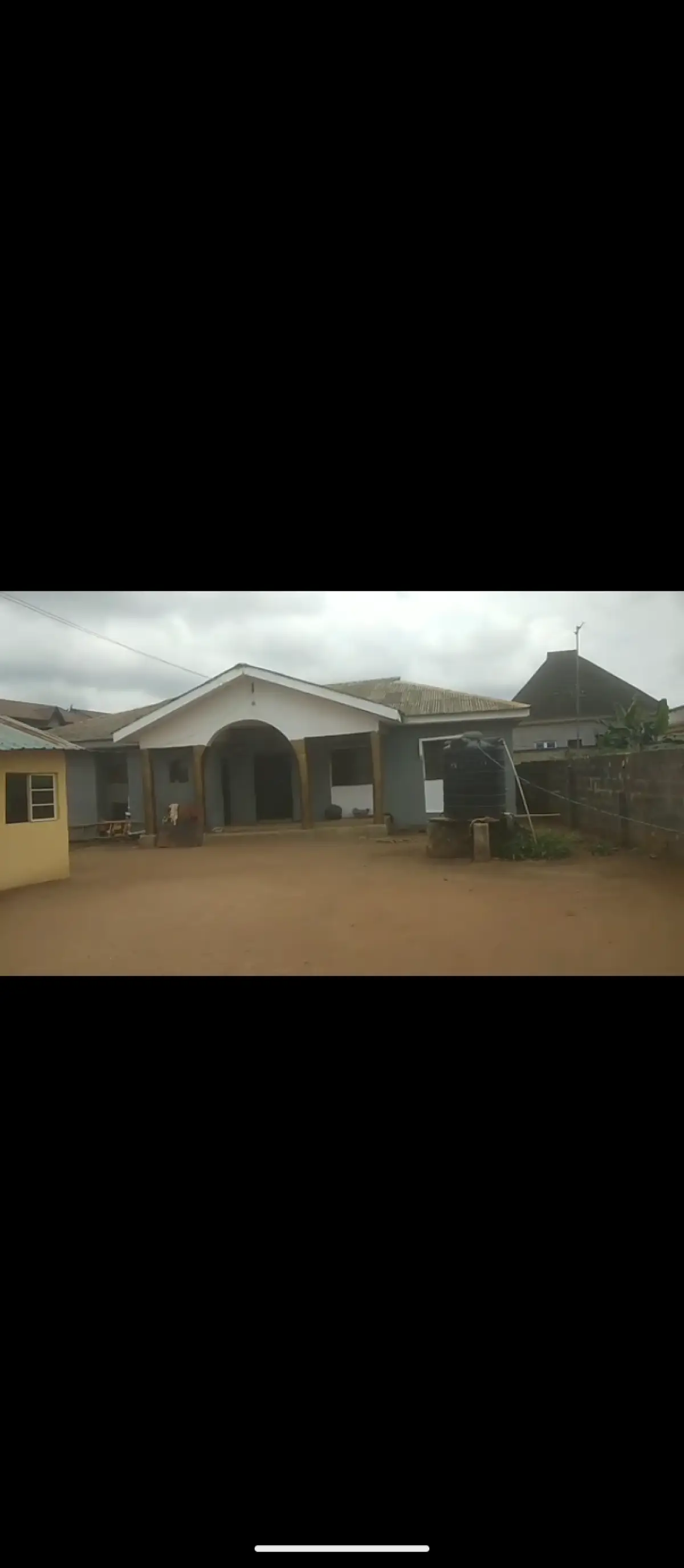 5 Bedroom Bungalow for sale - Image 1