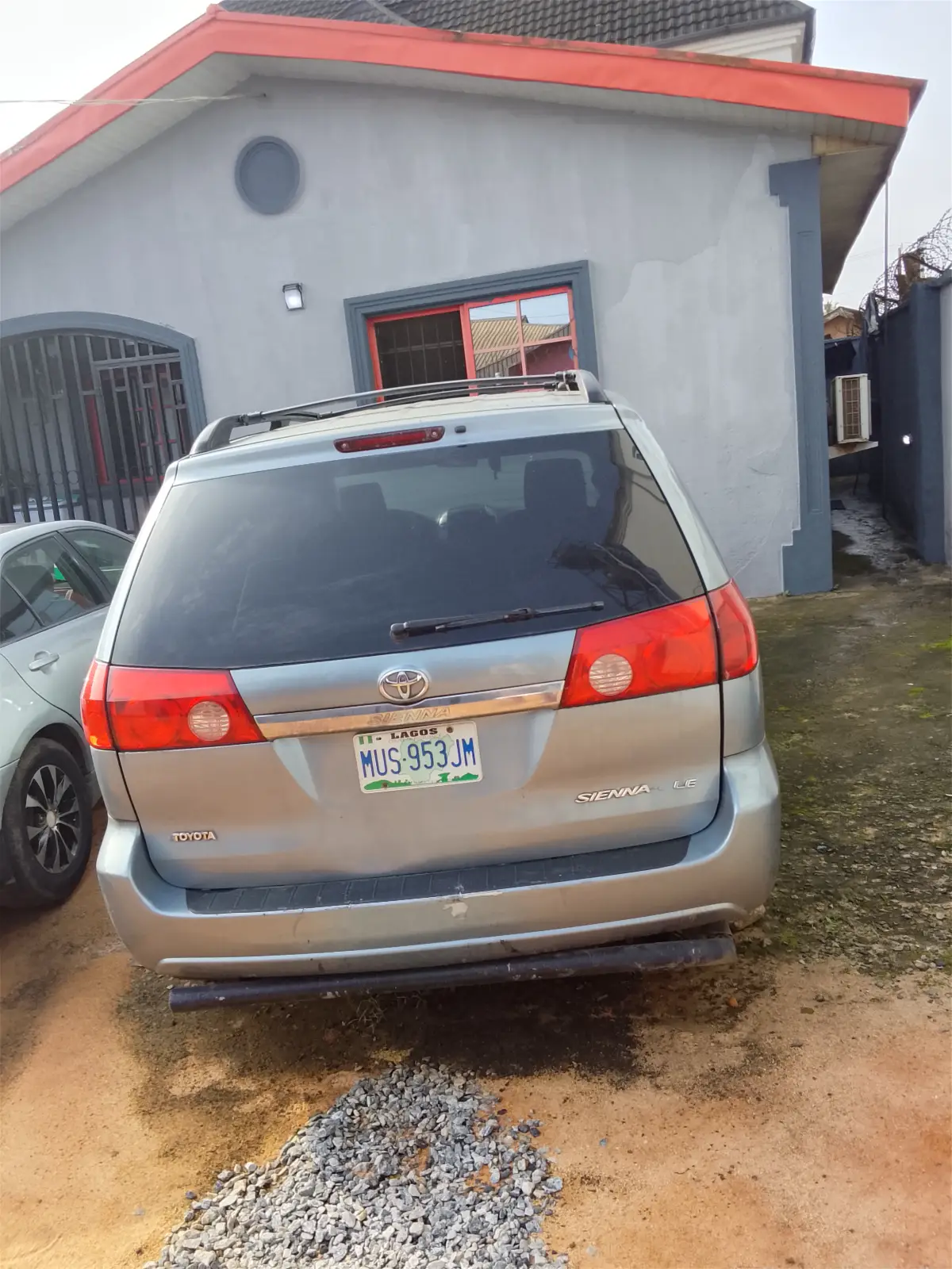 Nigerian Used Toyota Sienna For Sale - Image 4