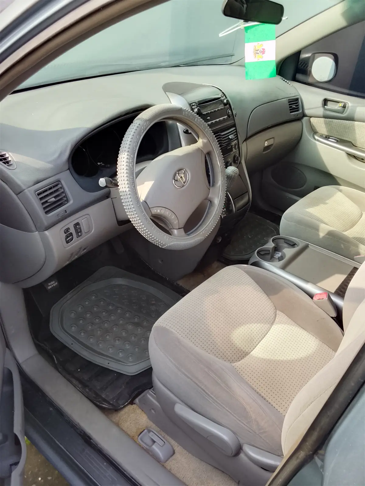 Nigerian Used Toyota Sienna For Sale - Image 10