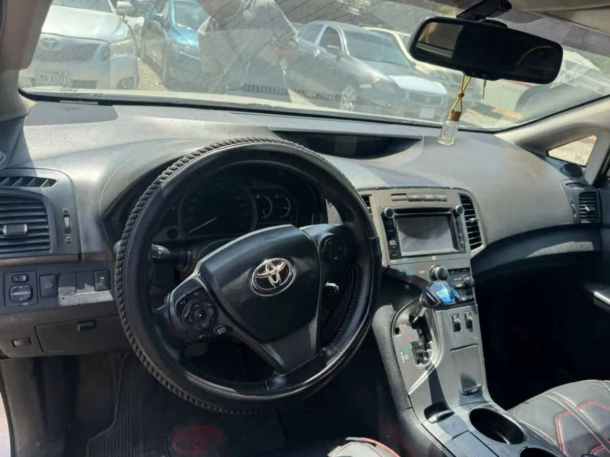 2013 Toyota Venza, 8.5M - Image 2