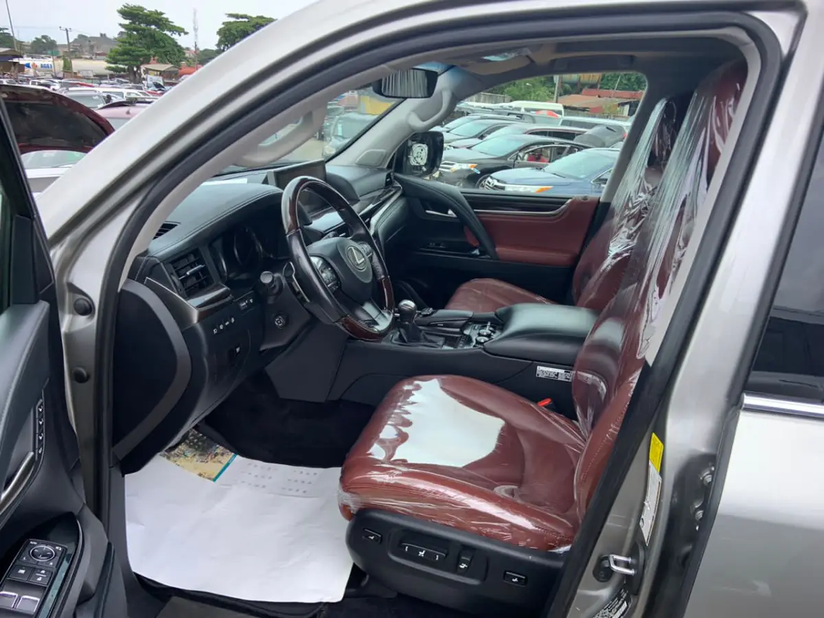2019 LEXUS LX570 - Image 3